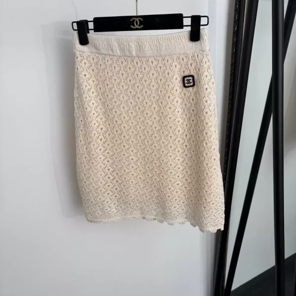 샤넬 로고 자수 펀칭 니트 미니 스커트