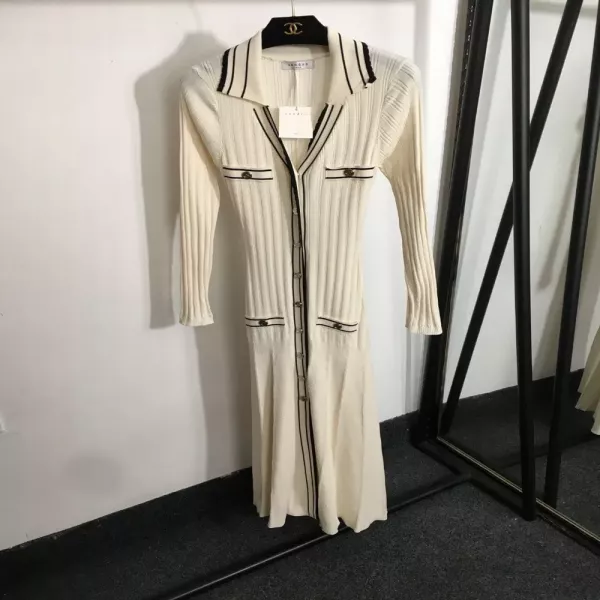 산드로 배색 스트라이프 카라 롱 니트 원피스