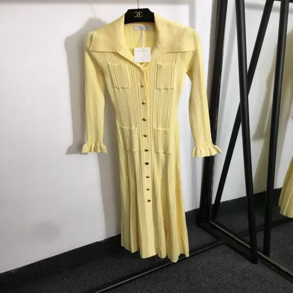 산드로 프렌치 카라 버튼 허리라인 니트 원피스