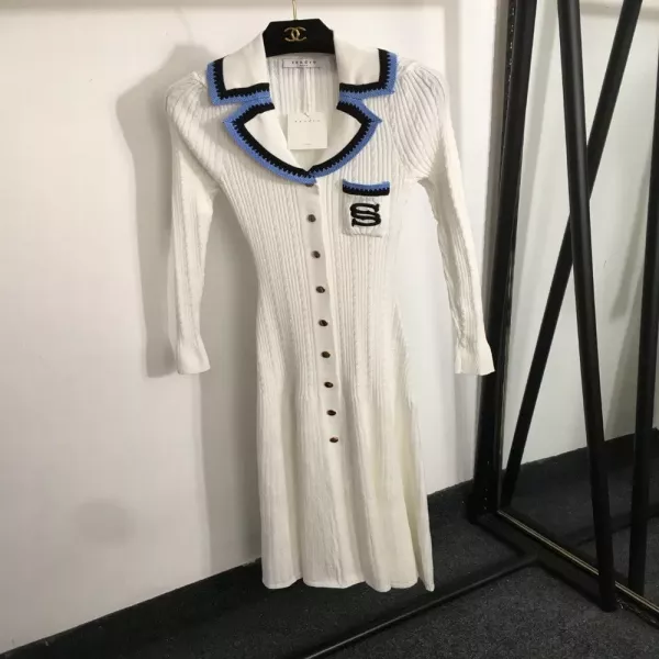 산드로 배색 카라 버튼 니트 롱원피스