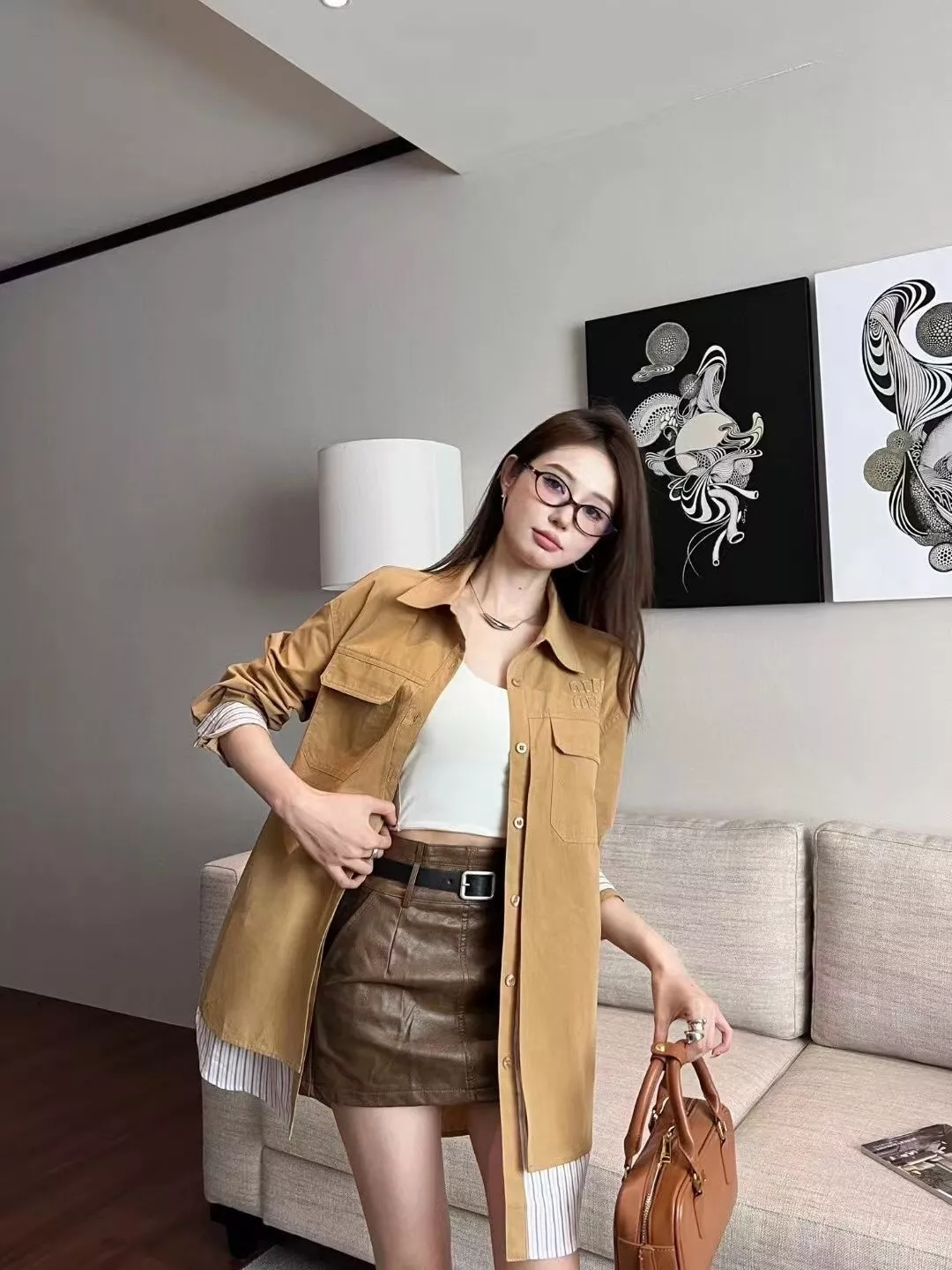 미우미우 로고 자수 페이크 투피스 스트라이프 셔츠 재킷 상세 이미지 17