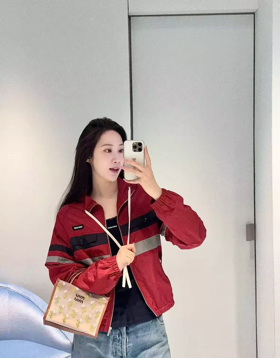 미우미우 반사 배색 스트라이프 나일론 후드 집업 재킷 상세 이미지 22