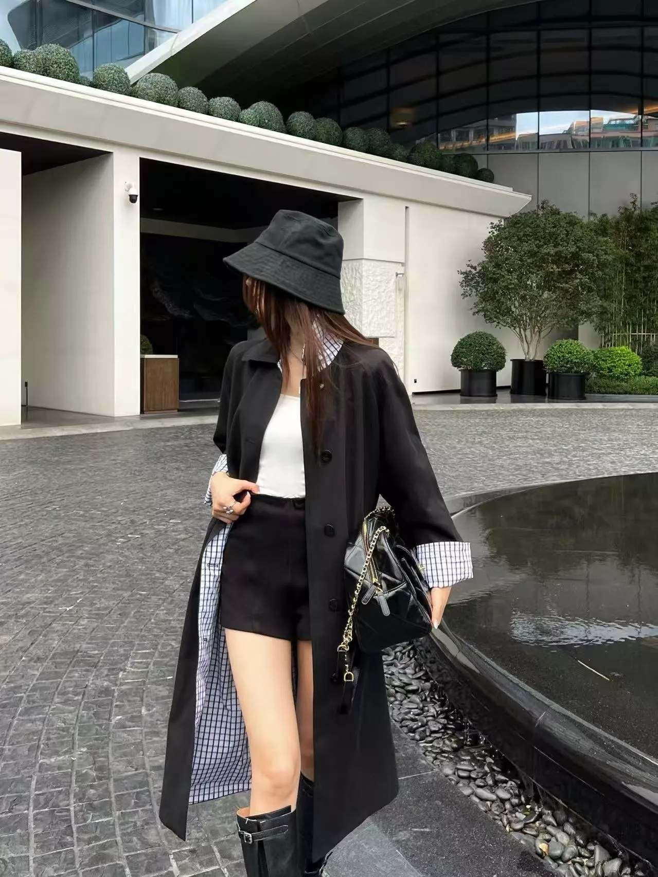 미우미우 레터 패치 백카라 롱 트렌치 코트 상세 이미지 27