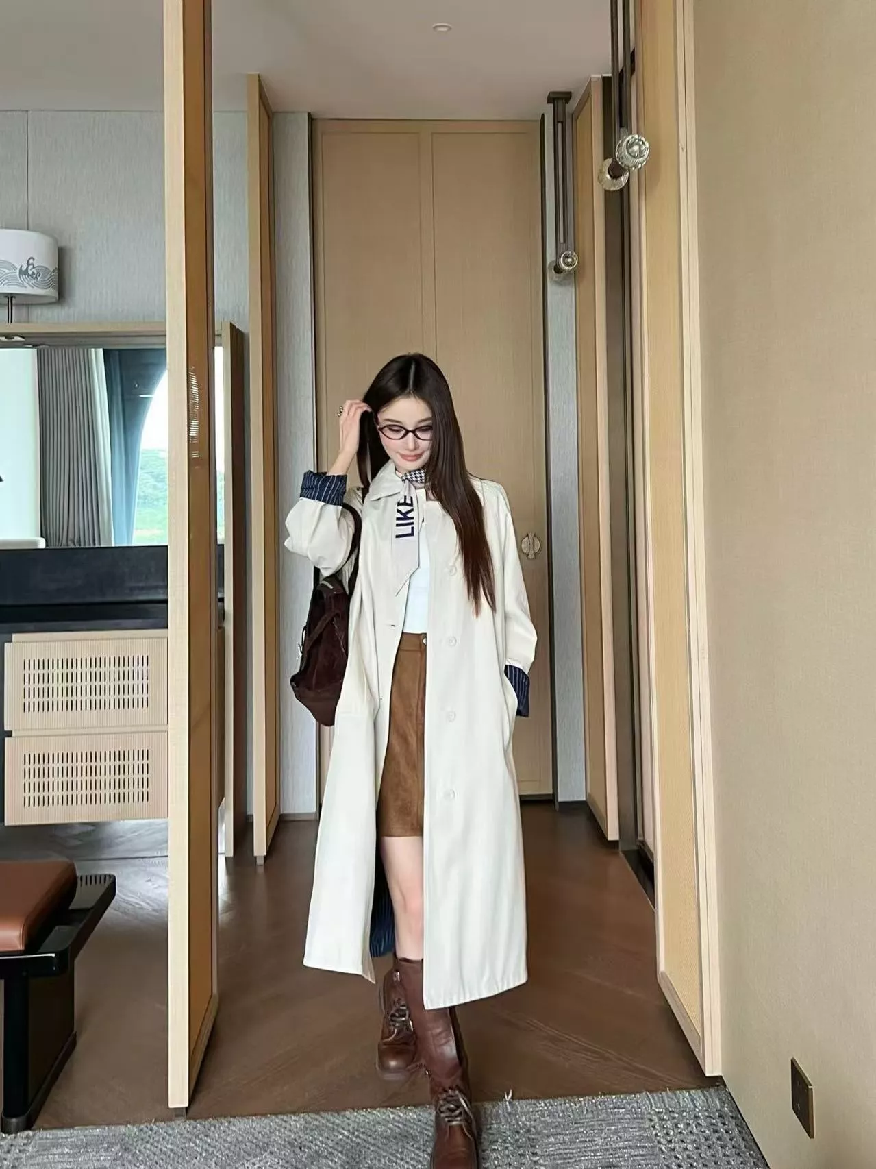 미우미우 레터 패치 백카라 롱 트렌치 코트 상세 이미지 19