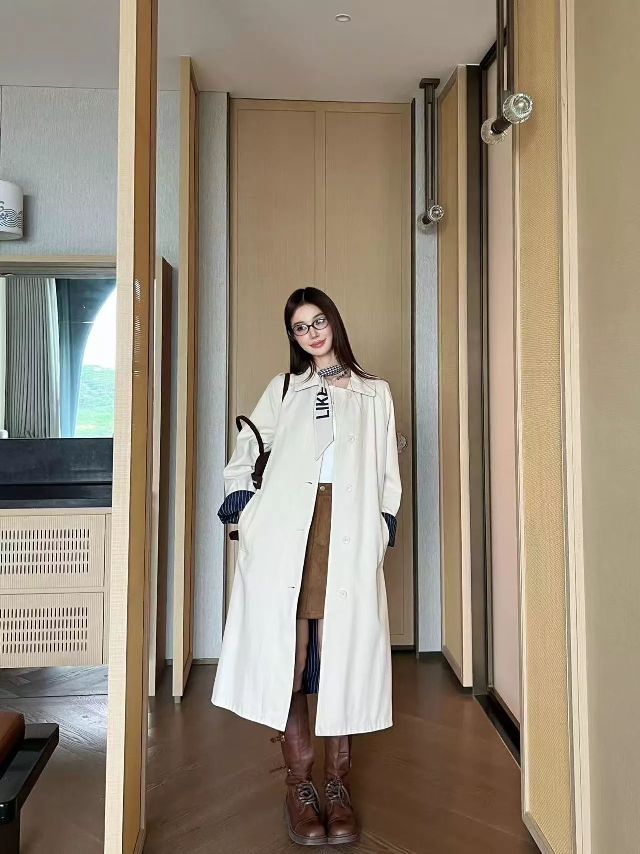 미우미우 레터 패치 백카라 롱 트렌치 코트 상세 이미지 20