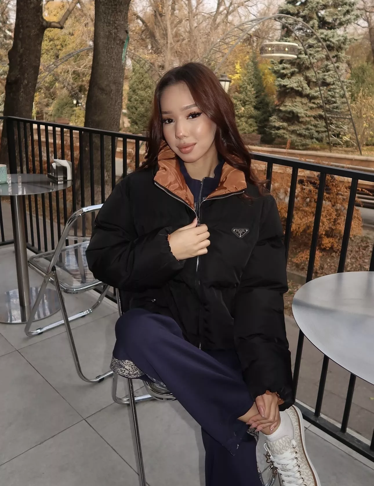 프라다 로고 삼각 장식 배색 안감 쇼트 패딩 재킷 상세 이미지 12