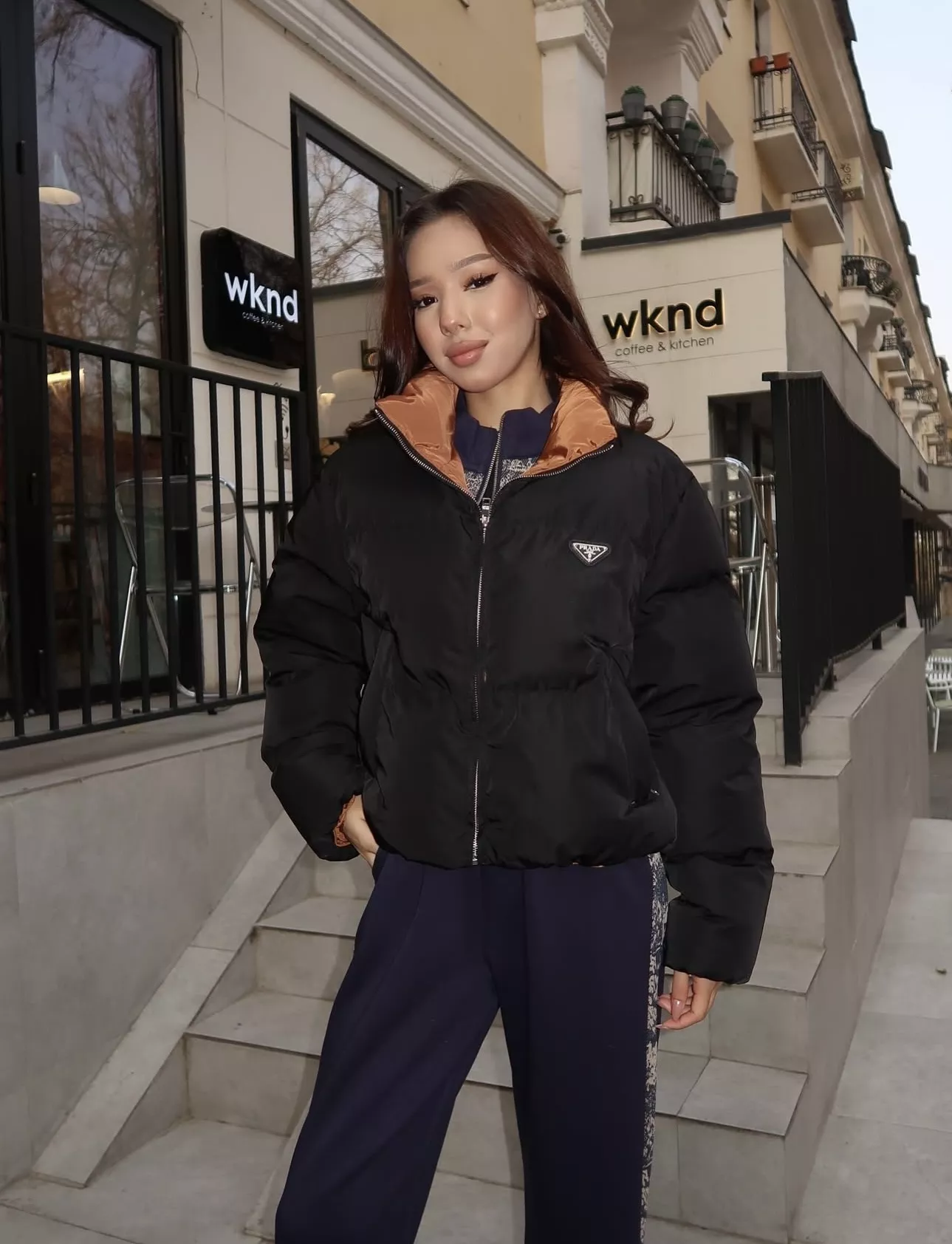 프라다 로고 삼각 장식 배색 안감 쇼트 패딩 재킷 상세 이미지 11