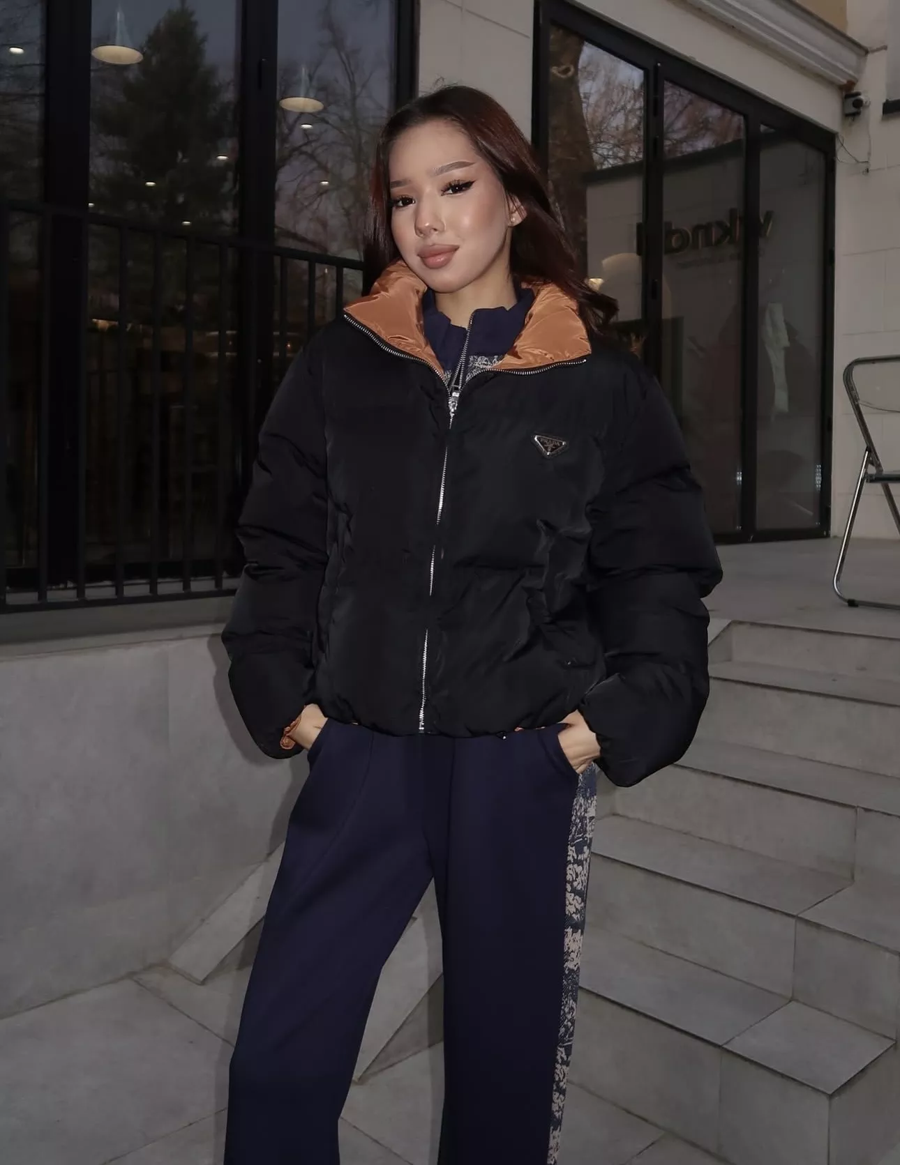 프라다 로고 삼각 장식 배색 안감 쇼트 패딩 재킷 상세 이미지 14