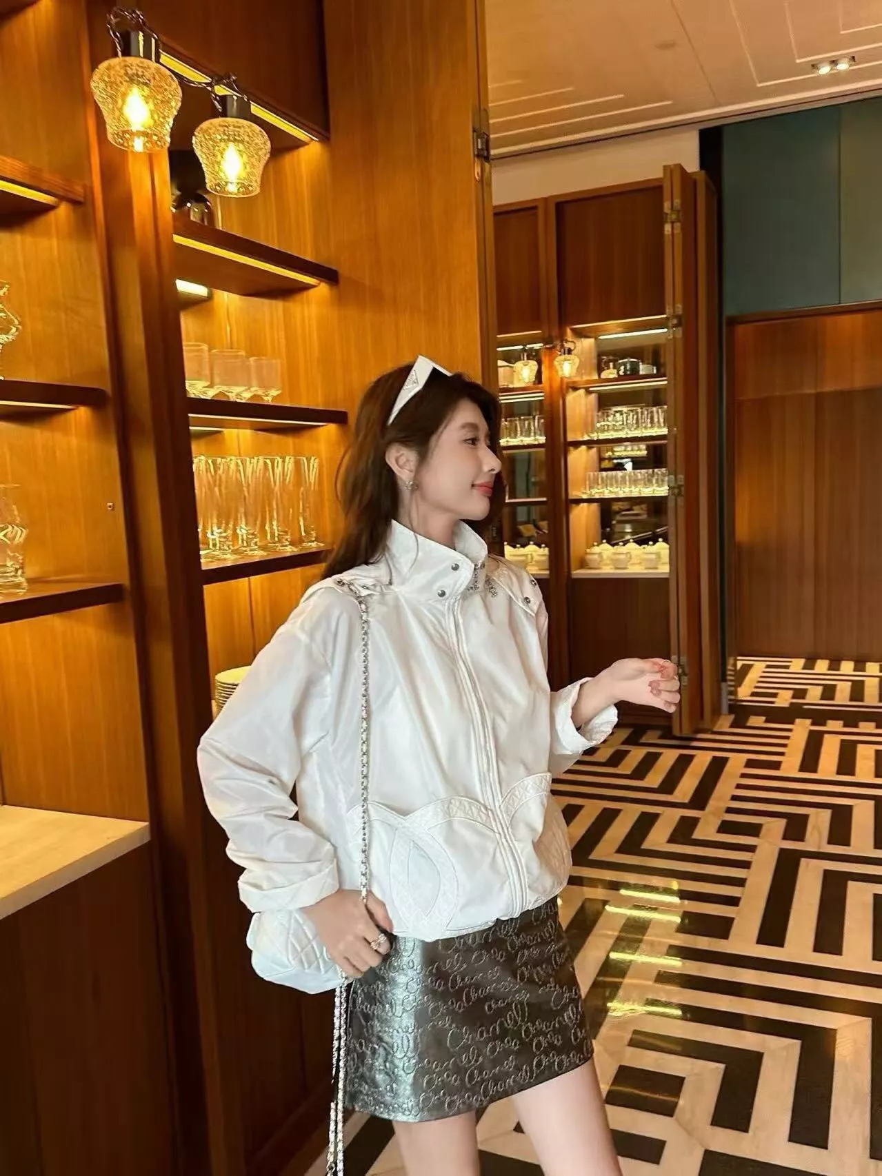 샤넬 더블C 자수 투포켓 후드 집업 재킷 상세 이미지 21