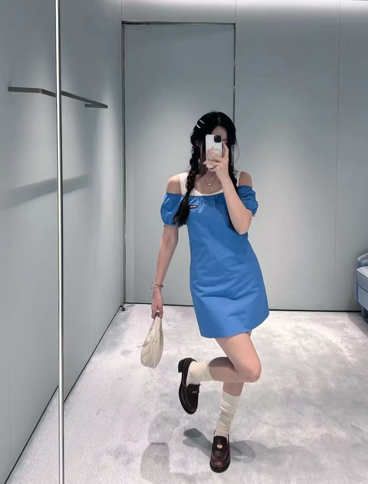 미우미우 레터 패치 오프숄더 반소매 미니 원피스 상세 이미지 19