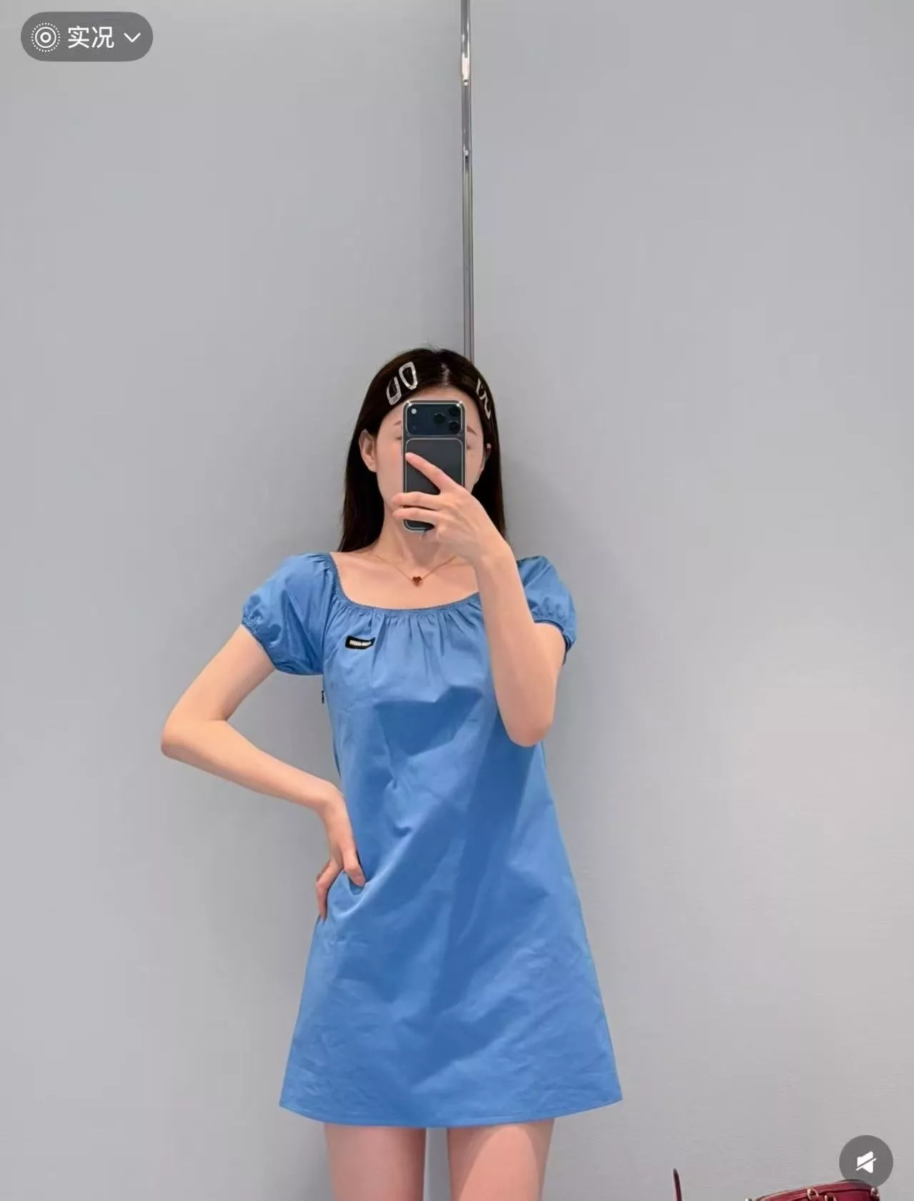 미우미우 레터 패치 오프숄더 반소매 미니 원피스 상세 이미지 18