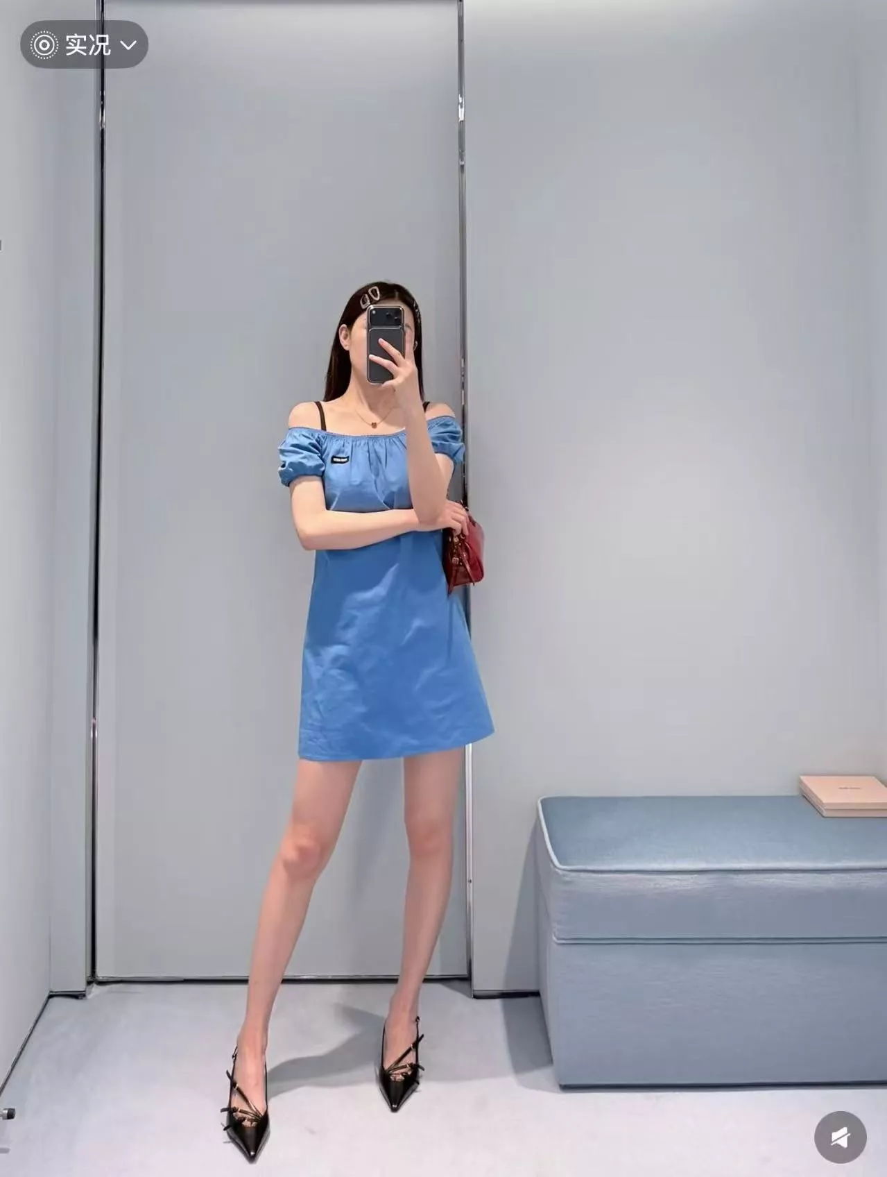 미우미우 레터 패치 오프숄더 반소매 미니 원피스 상세 이미지 17