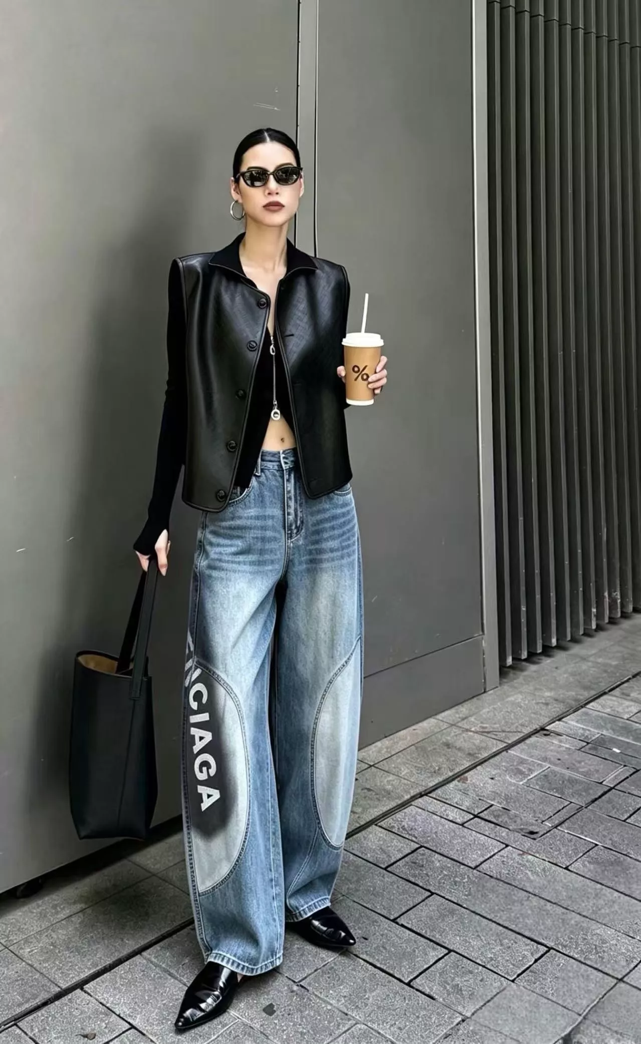 발렌시아가 워싱 로고 프린트 와이드 데님 팬츠 상세 이미지 18