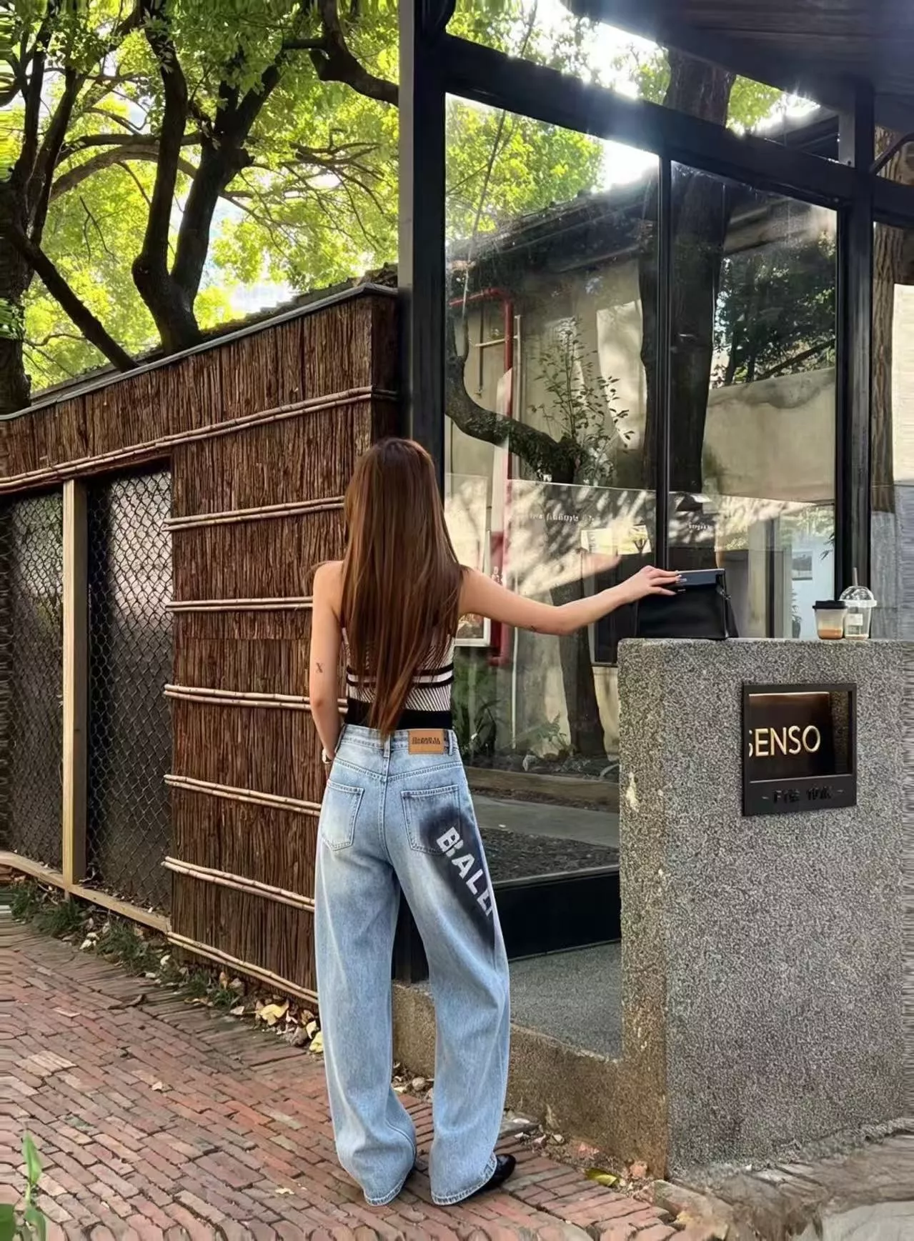 발렌시아가 워싱 로고 프린트 와이드 데님 팬츠 상세 이미지 20