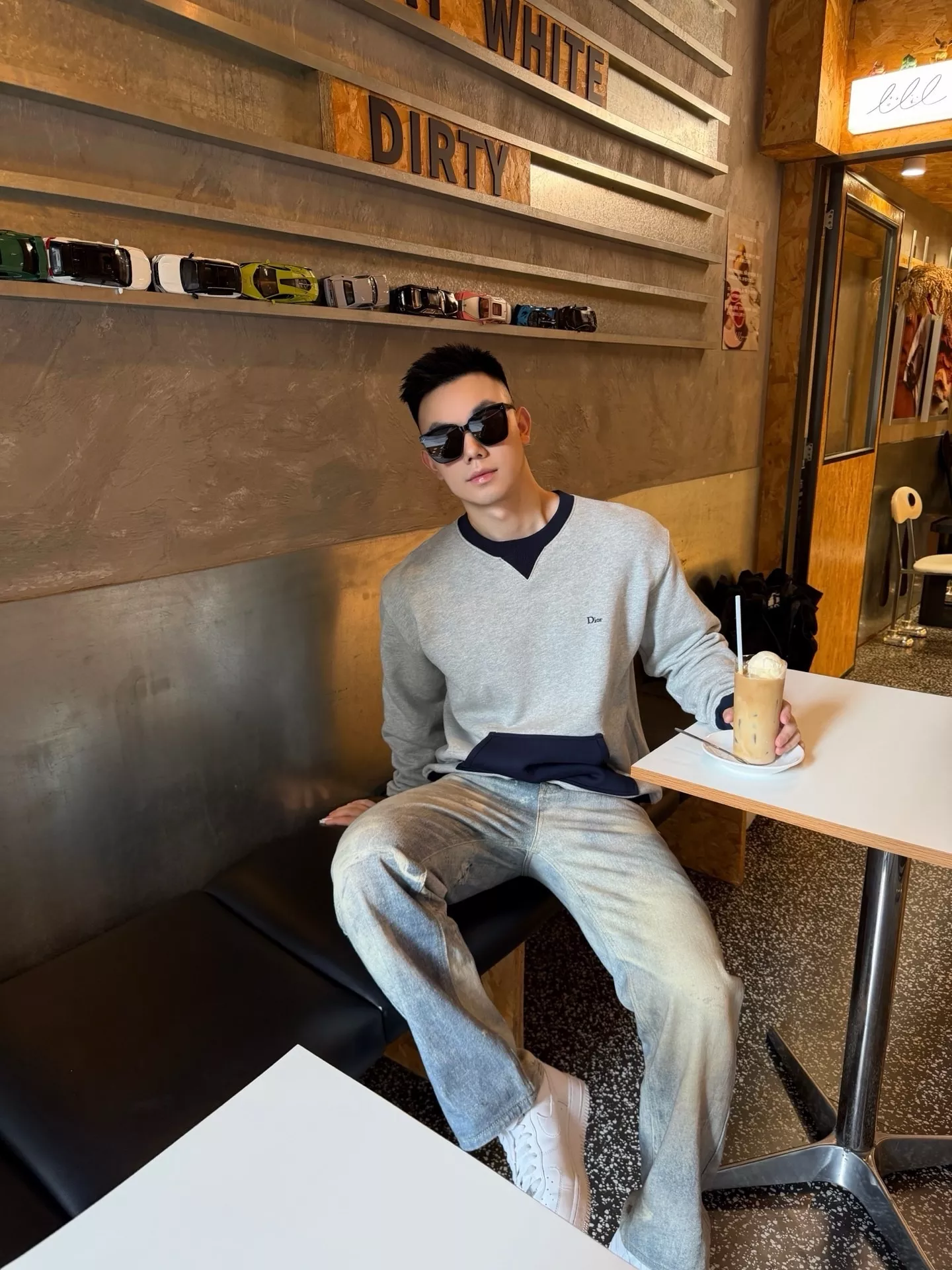 디올 배색 포켓 혼방 자수 루즈핏 맨투맨 티셔츠 상세 이미지 18