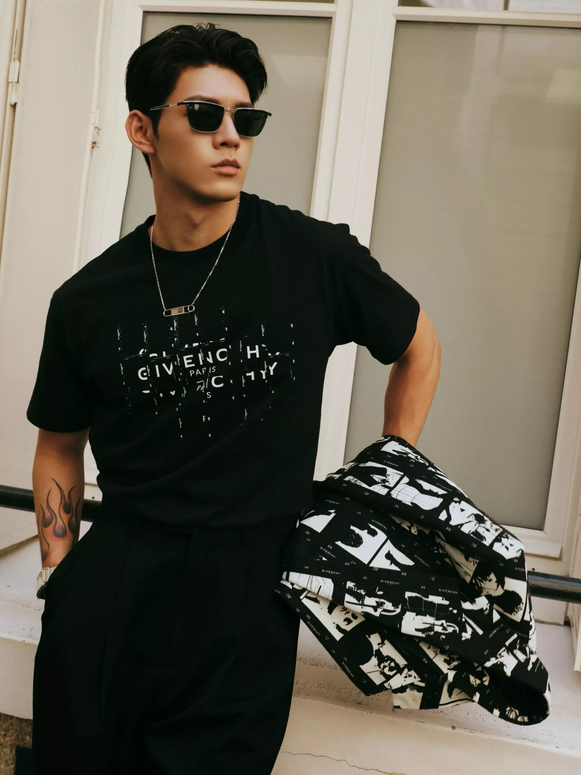 지방시 사진 필름 아트 프린트 코튼 반소매 티셔츠 상세 이미지 12