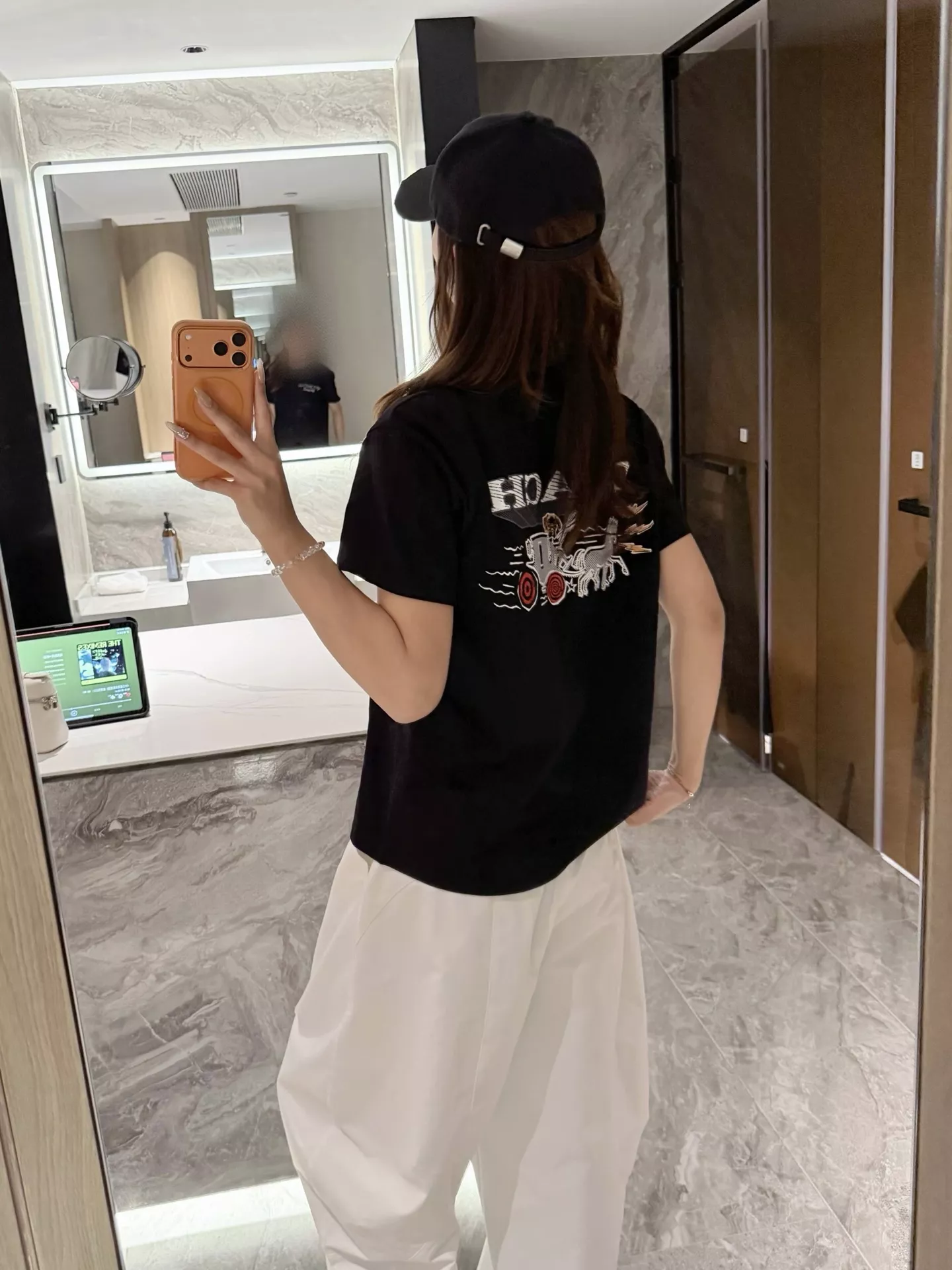 코치 그래픽 프린트 코튼 반소매 티셔츠 상세 이미지 62