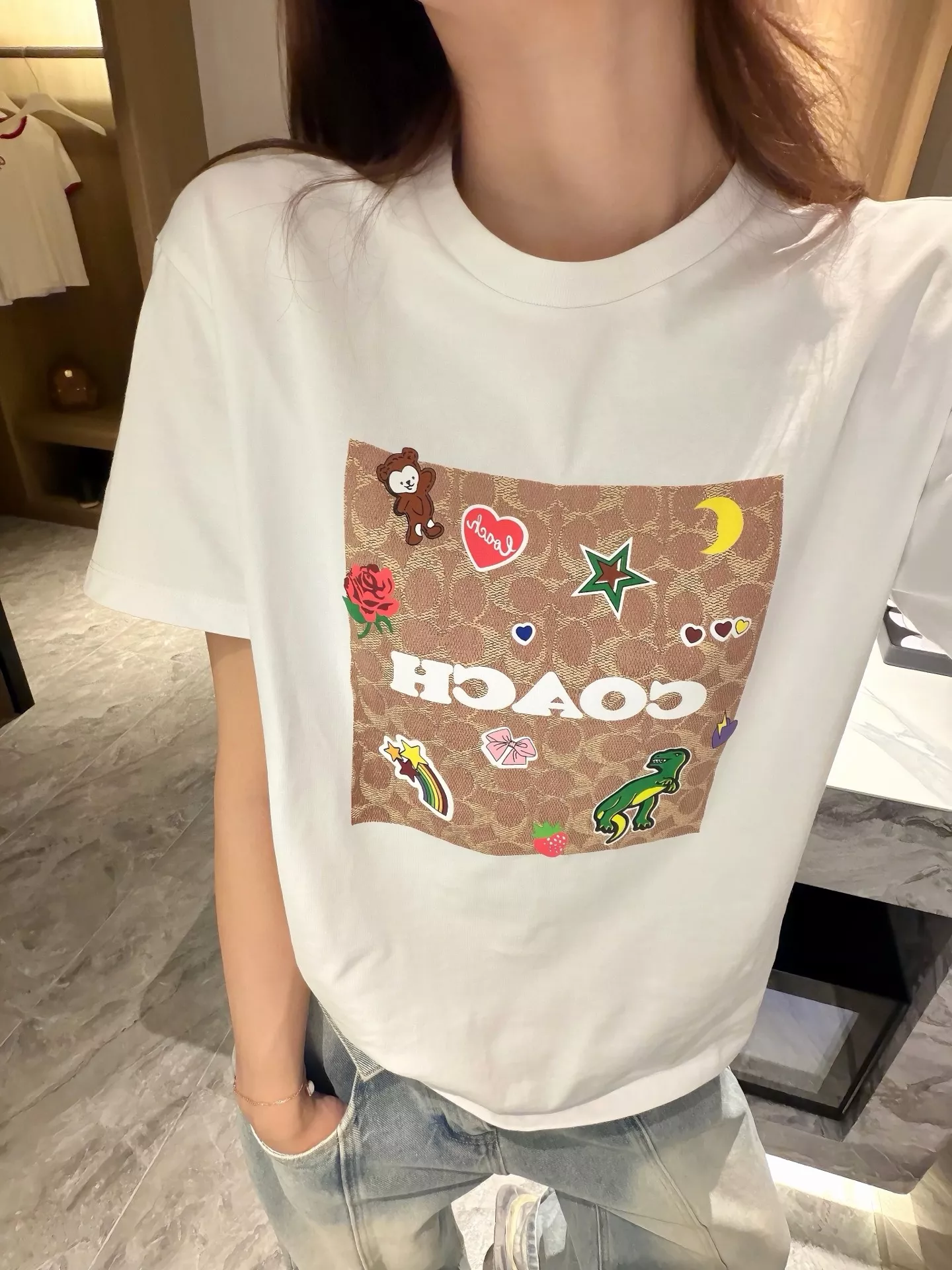 코치 그래픽 프린트 코튼 반소매 티셔츠 상세 이미지 89