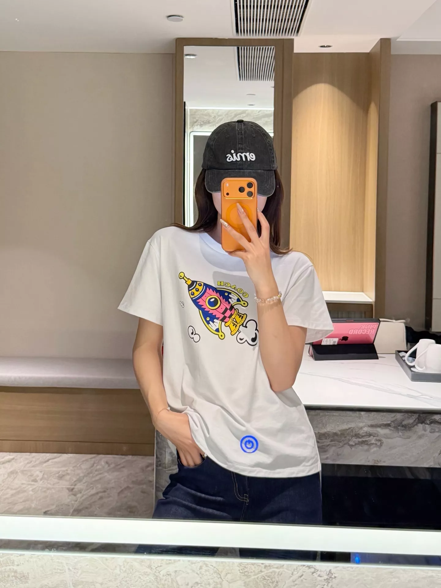 코치 그래픽 프린트 코튼 반소매 티셔츠 상세 이미지 76