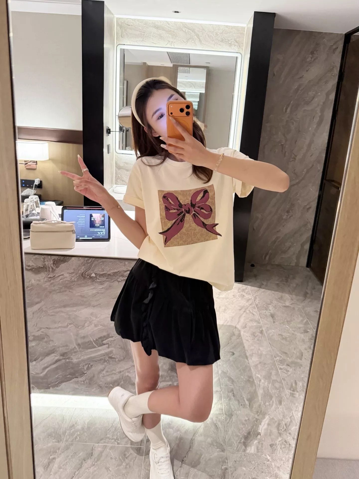 코치 그래픽 프린트 코튼 반소매 티셔츠 상세 이미지 93