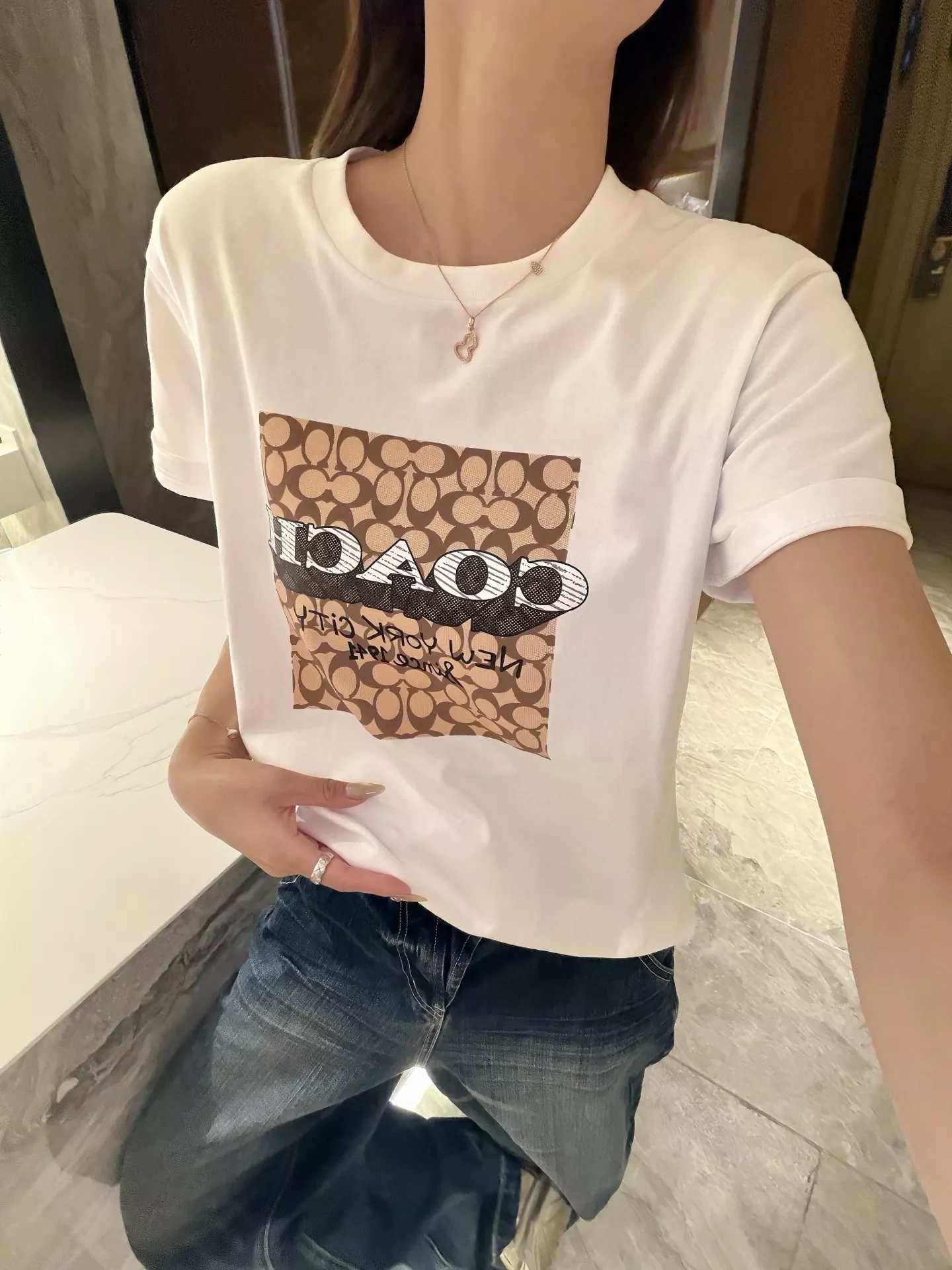 코치 그래픽 프린트 코튼 반소매 티셔츠 상세 이미지 69