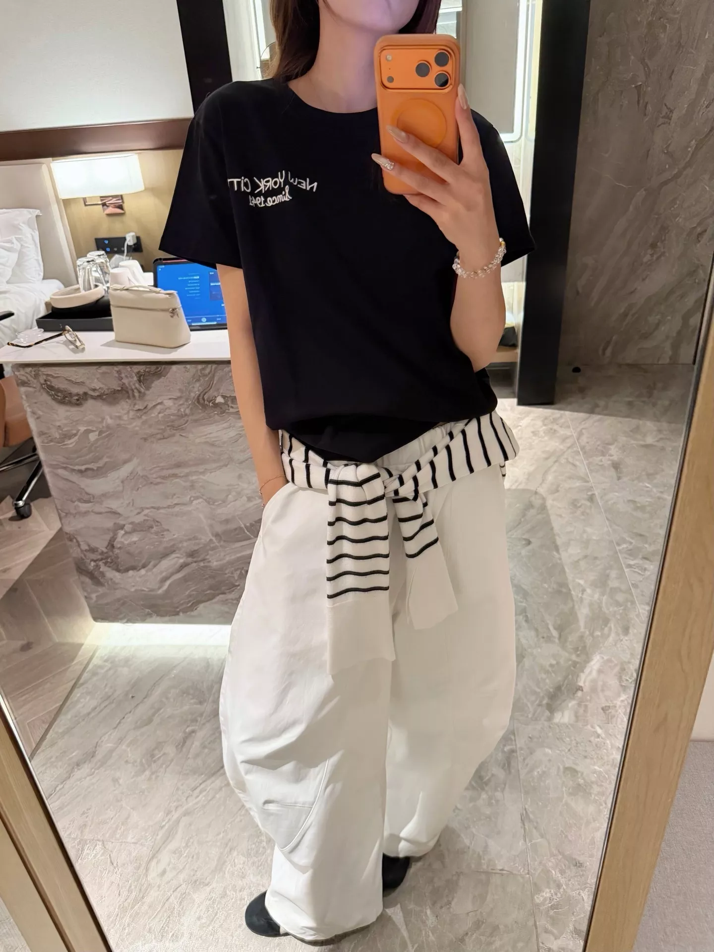 코치 그래픽 프린트 코튼 반소매 티셔츠 상세 이미지 55