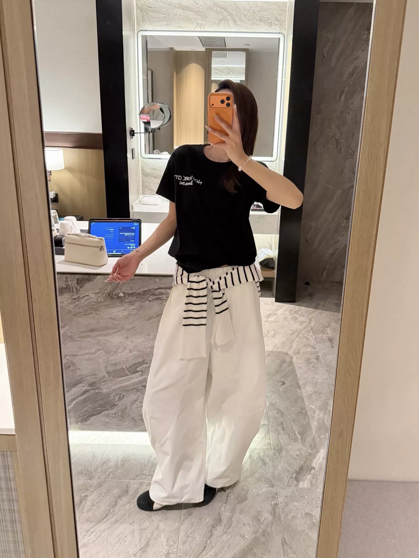 코치 그래픽 프린트 코튼 반소매 티셔츠 상세 이미지 56