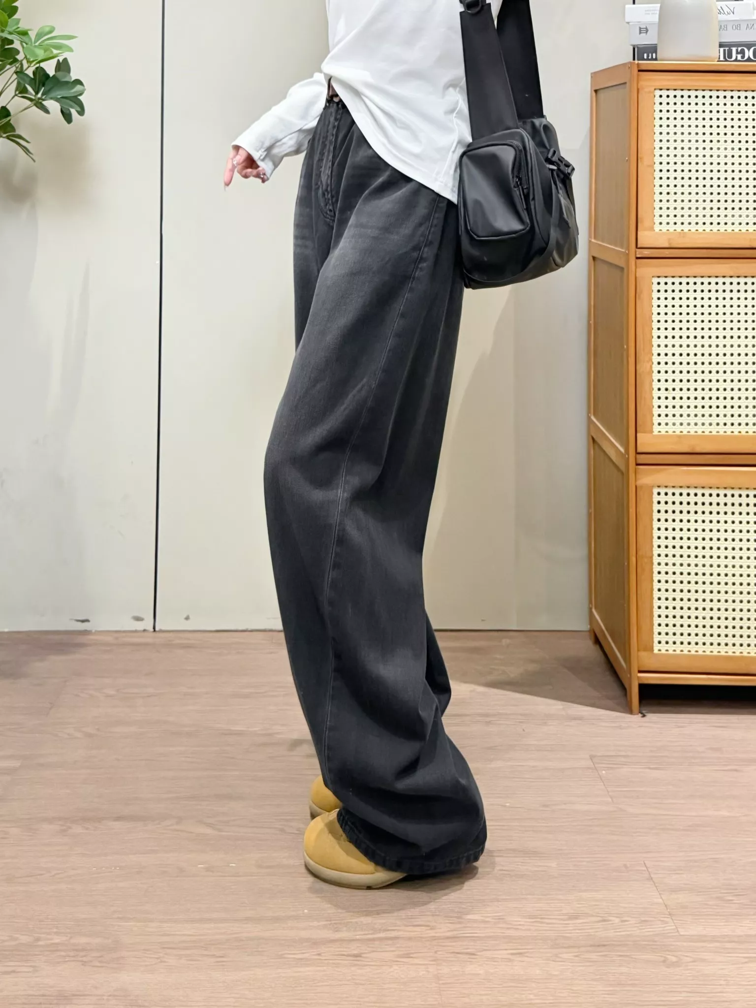 알렉산더왕 워싱 워터드롭 장식 커브드 데님 팬츠 상세 이미지 35