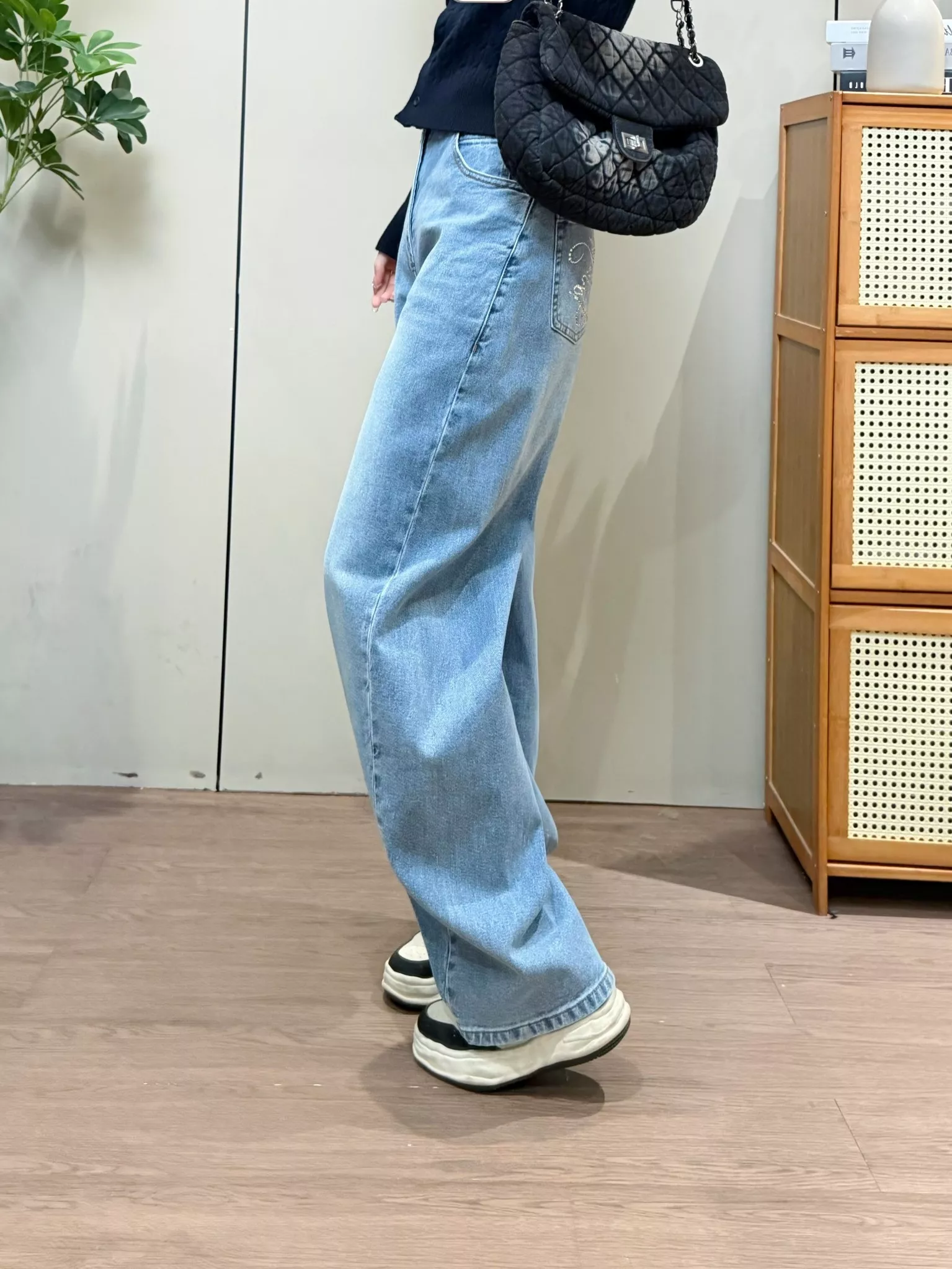 알렉산더왕 워싱 워터드롭 장식 커브드 데님 팬츠 상세 이미지 40