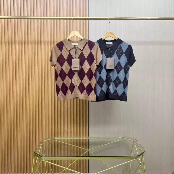 버버리 다이아 체크 배색 폴로 니트 가디건