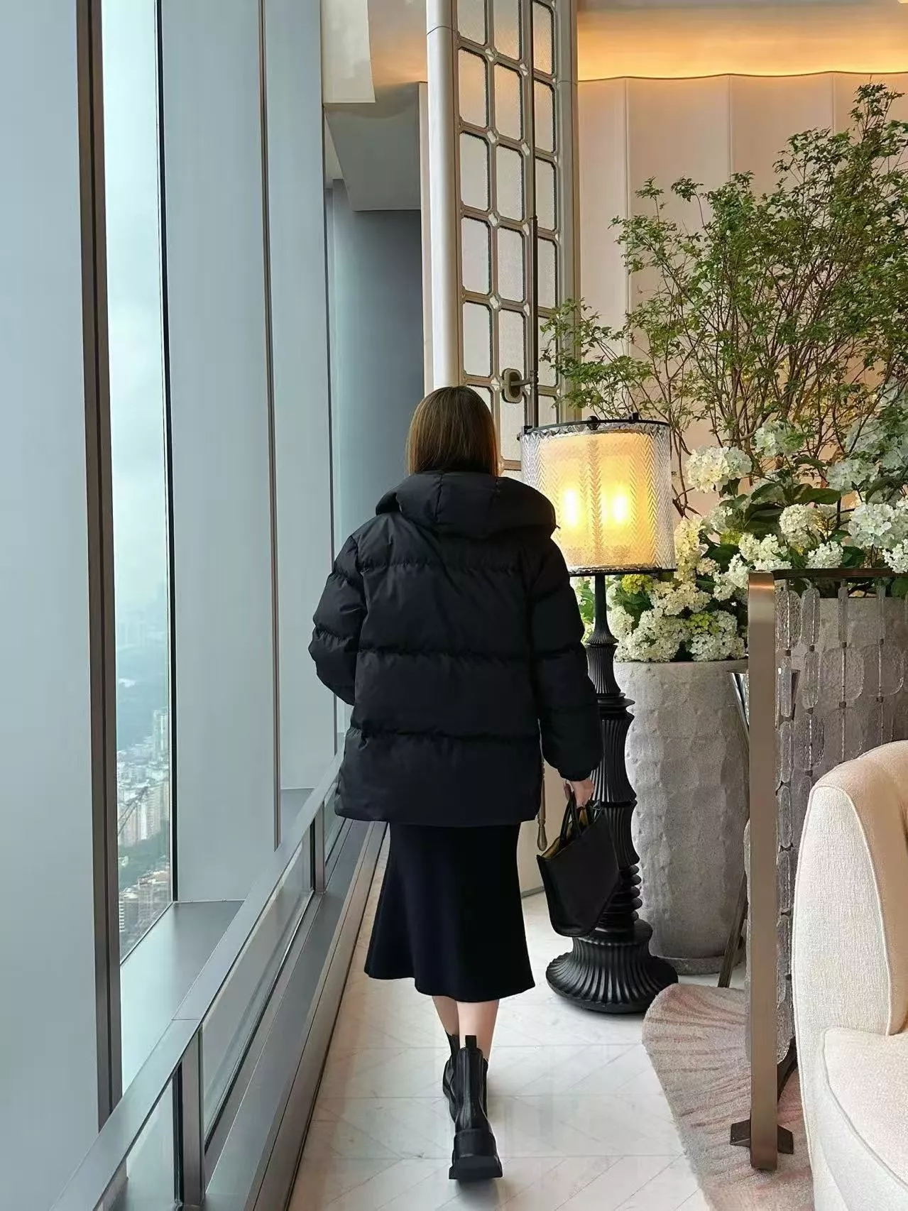 프라다 삼각 로고 벨트 포켓 후드 패딩 재킷 상세 이미지 18