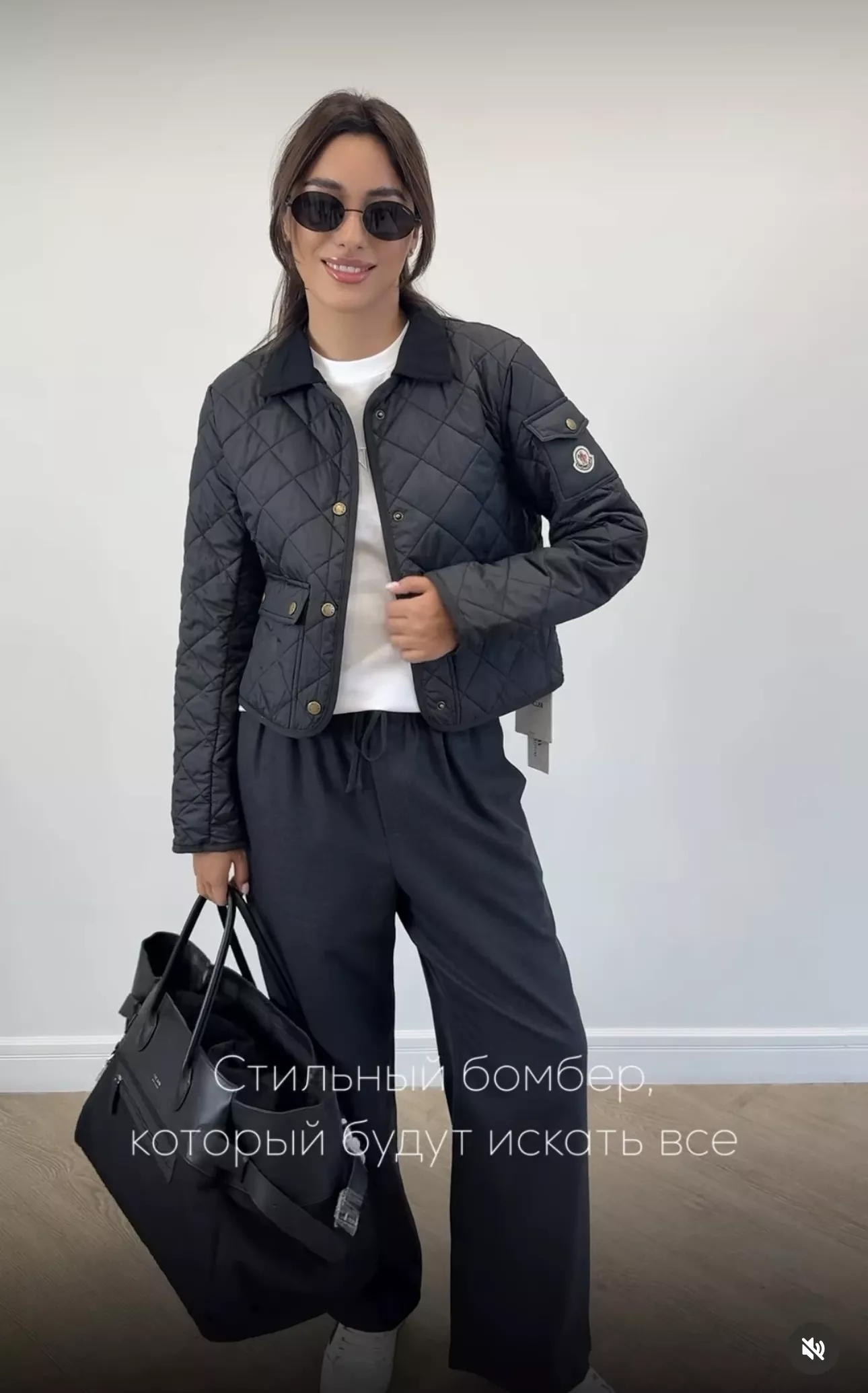 몽클레어 퀼팅 로고 암패치 카라 쇼트 패딩 재킷 상세 이미지 20