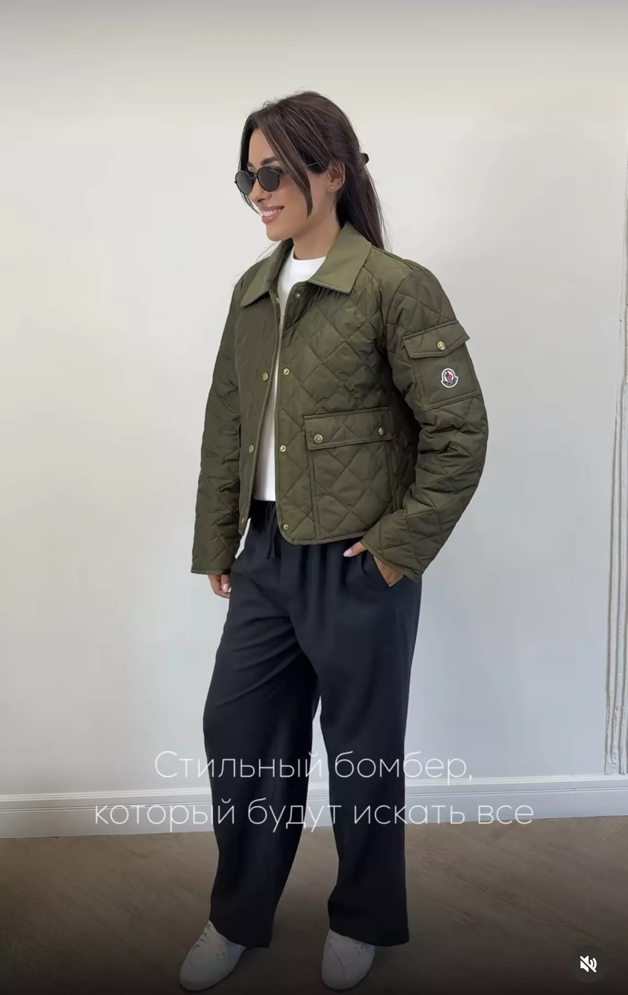 몽클레어 퀼팅 로고 암패치 카라 쇼트 패딩 재킷 상세 이미지 22