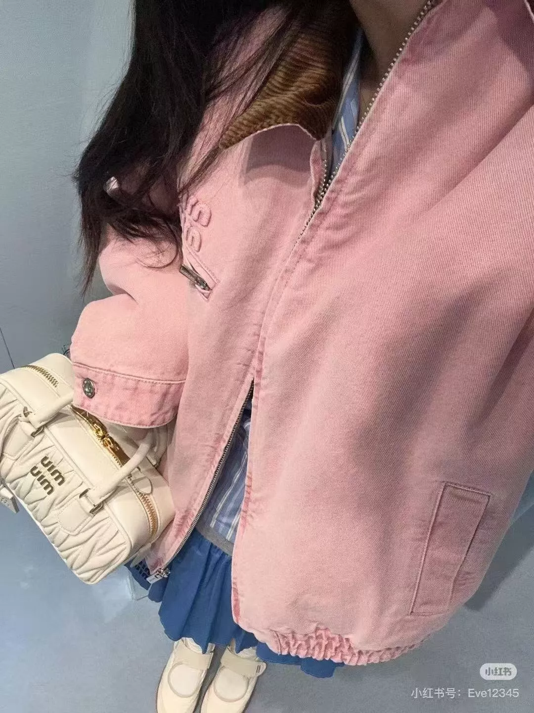 미우미우 로고 자수 코듀로이 카라 집업 패딩 재킷 상세 이미지 11