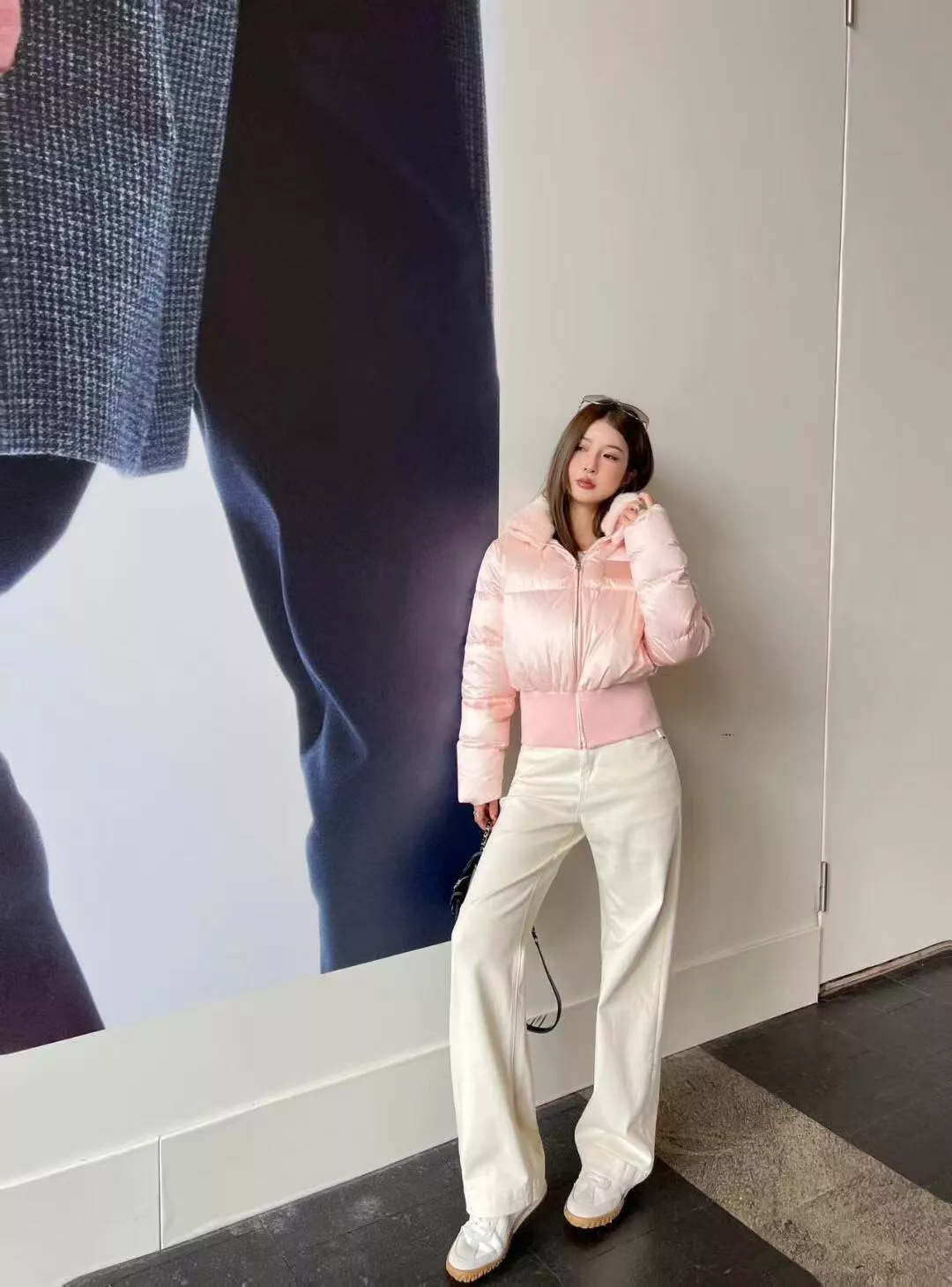 펜디 탈부착 퍼칼라 로고 패치 쇼트 패딩 재킷 상세 이미지 17