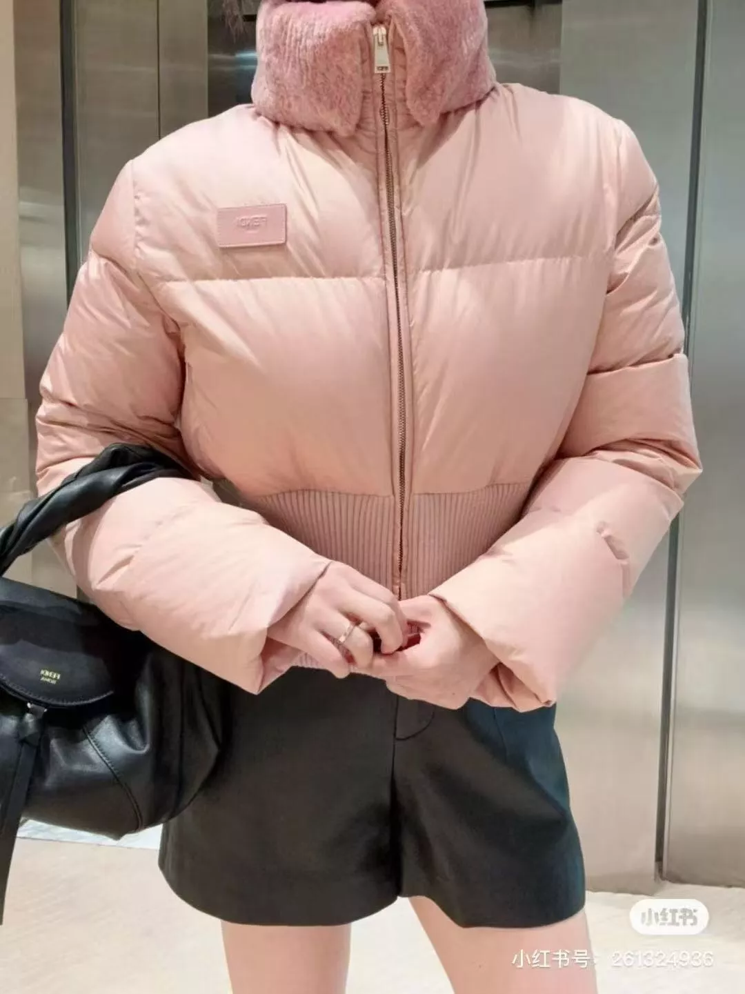 펜디 탈부착 퍼칼라 로고 패치 쇼트 패딩 재킷 상세 이미지 27