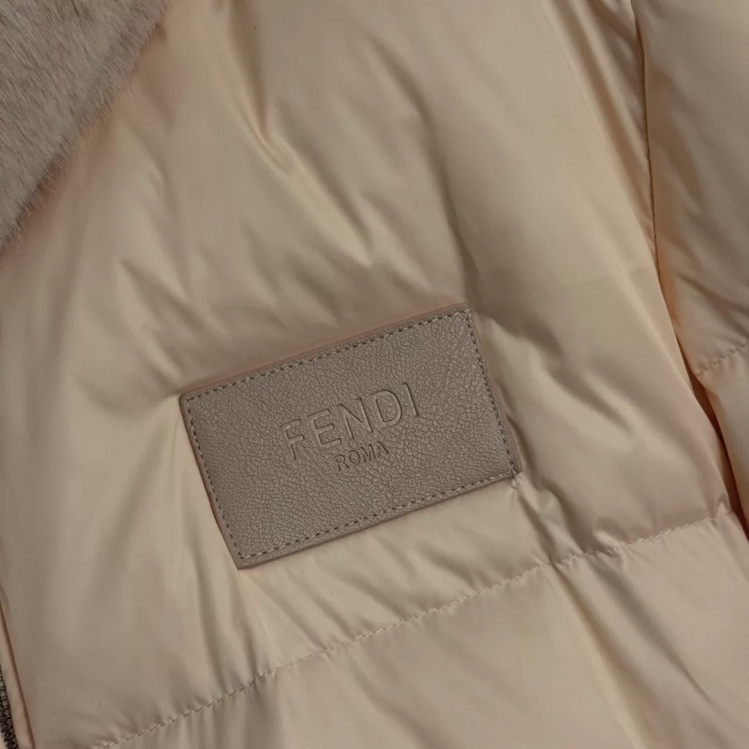 펜디 탈부착 퍼칼라 로고 패치 쇼트 패딩 재킷 상세 이미지 5