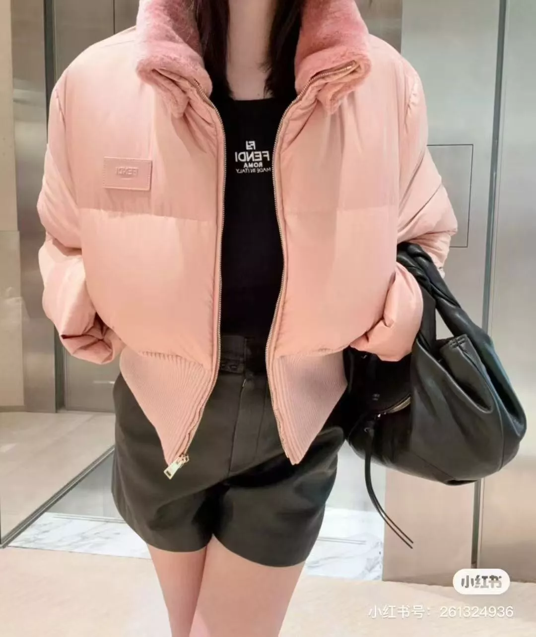 펜디 탈부착 퍼칼라 로고 패치 쇼트 패딩 재킷 상세 이미지 24