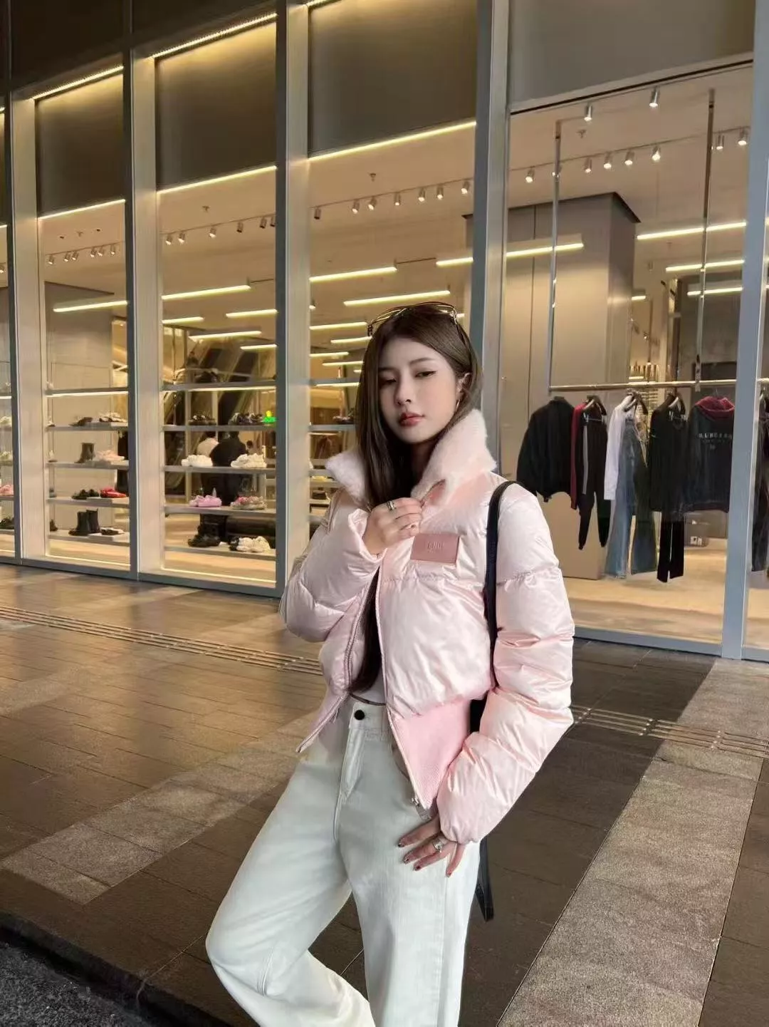 펜디 탈부착 퍼칼라 로고 패치 쇼트 패딩 재킷 상세 이미지 18