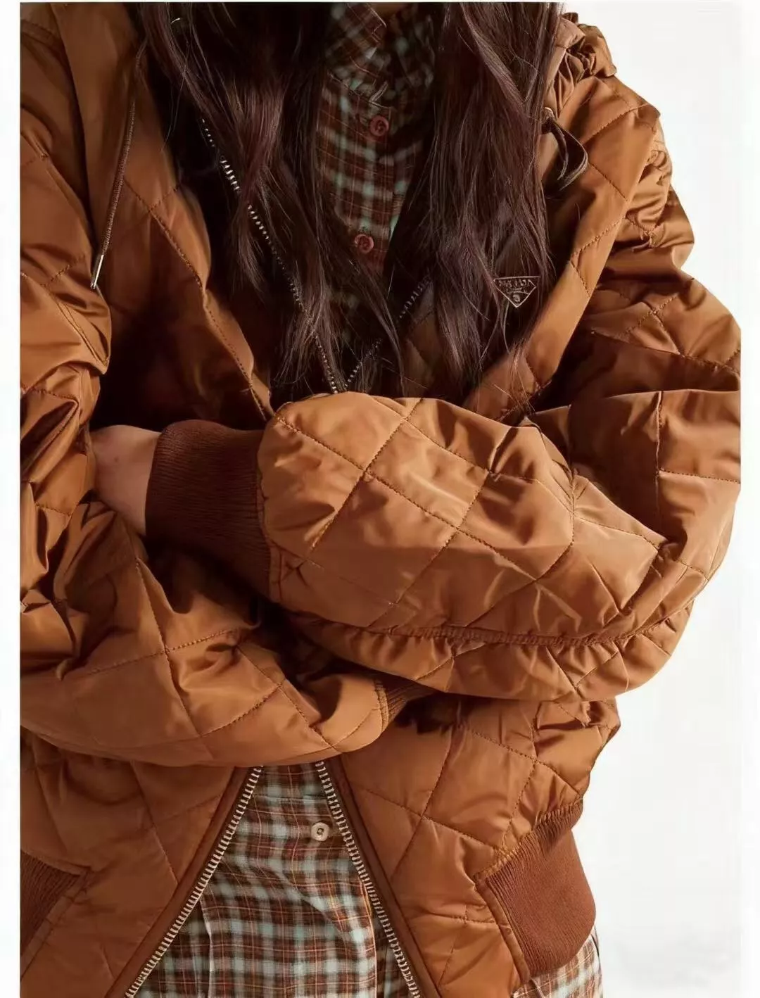 프라다 삼각 로고 퀼팅 후드 집업 패딩 재킷 상세 이미지 20