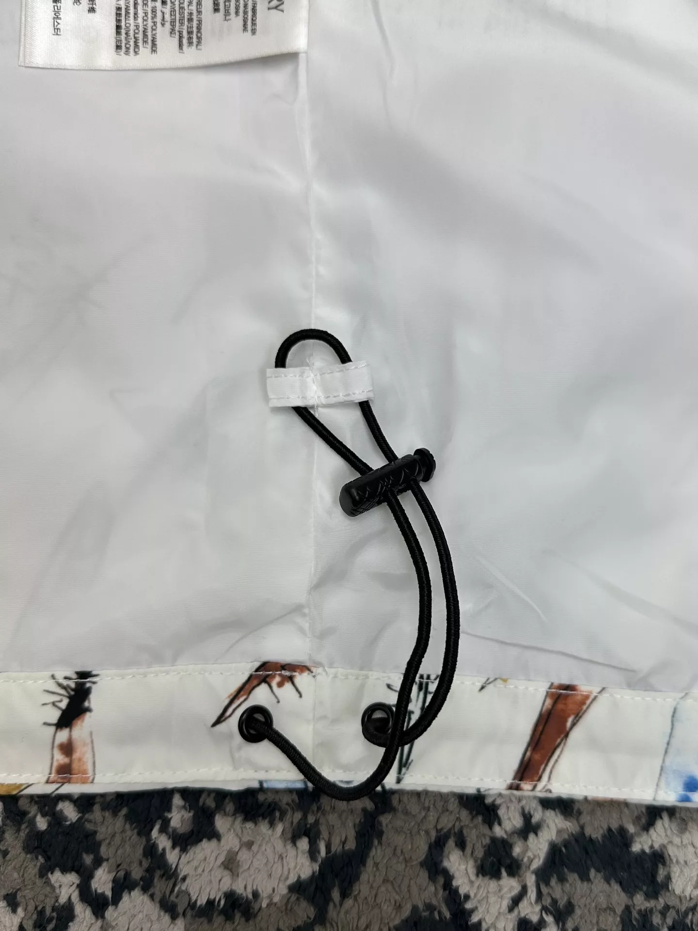 버버리 아트 프린트 경량 나일론 후드 재킷 상세 이미지 11