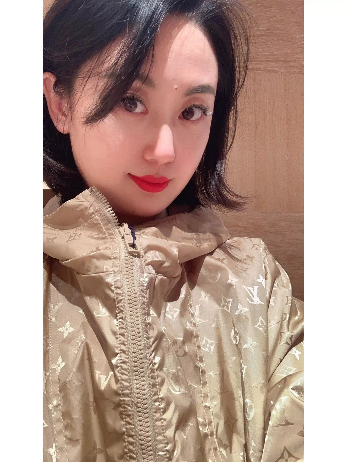 루이비통 모노그램 리버서블 방풍 후드 재킷 상세 이미지 23