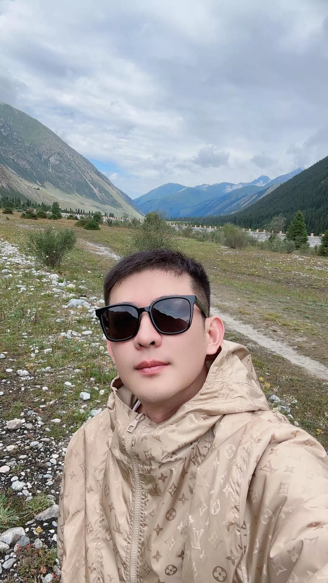 루이비통 모노그램 리버서블 방풍 후드 재킷 상세 이미지 28