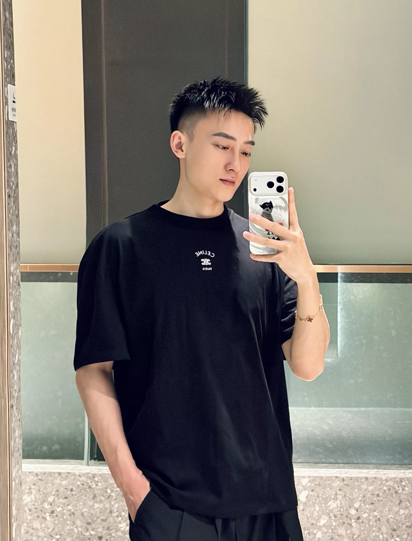 셀린느 루즈핏 로고 프린트 반소매 티셔츠 상세 이미지 38
