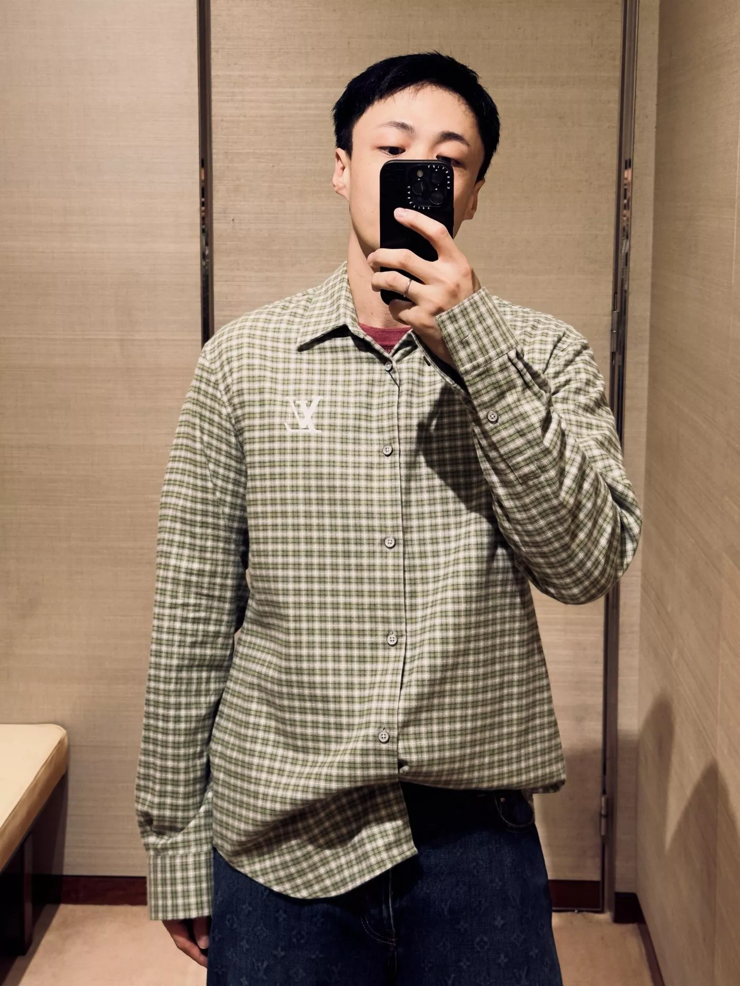 루이비통 체크 패턴 로고 장식 긴소매 셔츠 상세 이미지 19