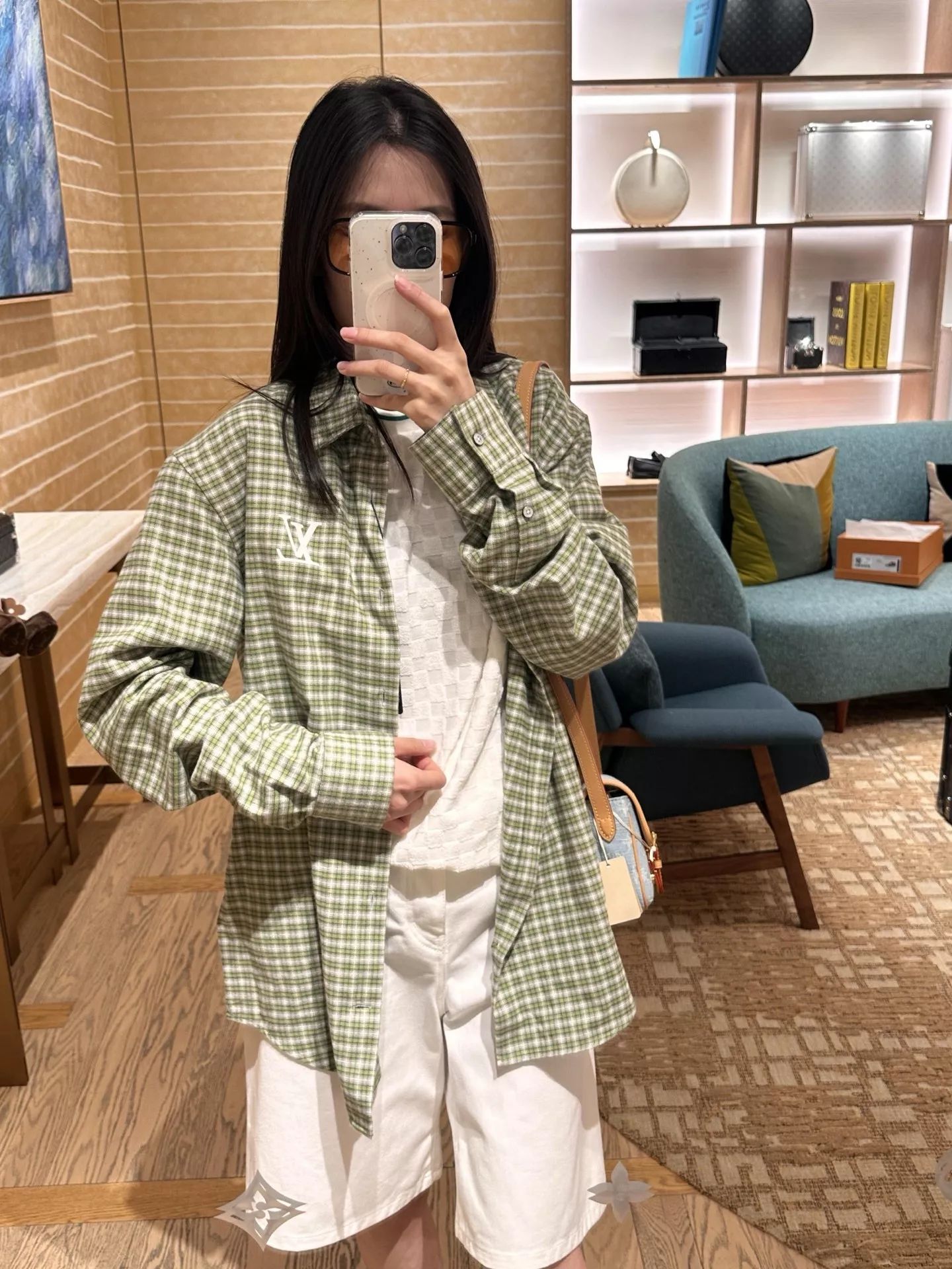 루이비통 체크 패턴 로고 장식 긴소매 셔츠 상세 이미지 22