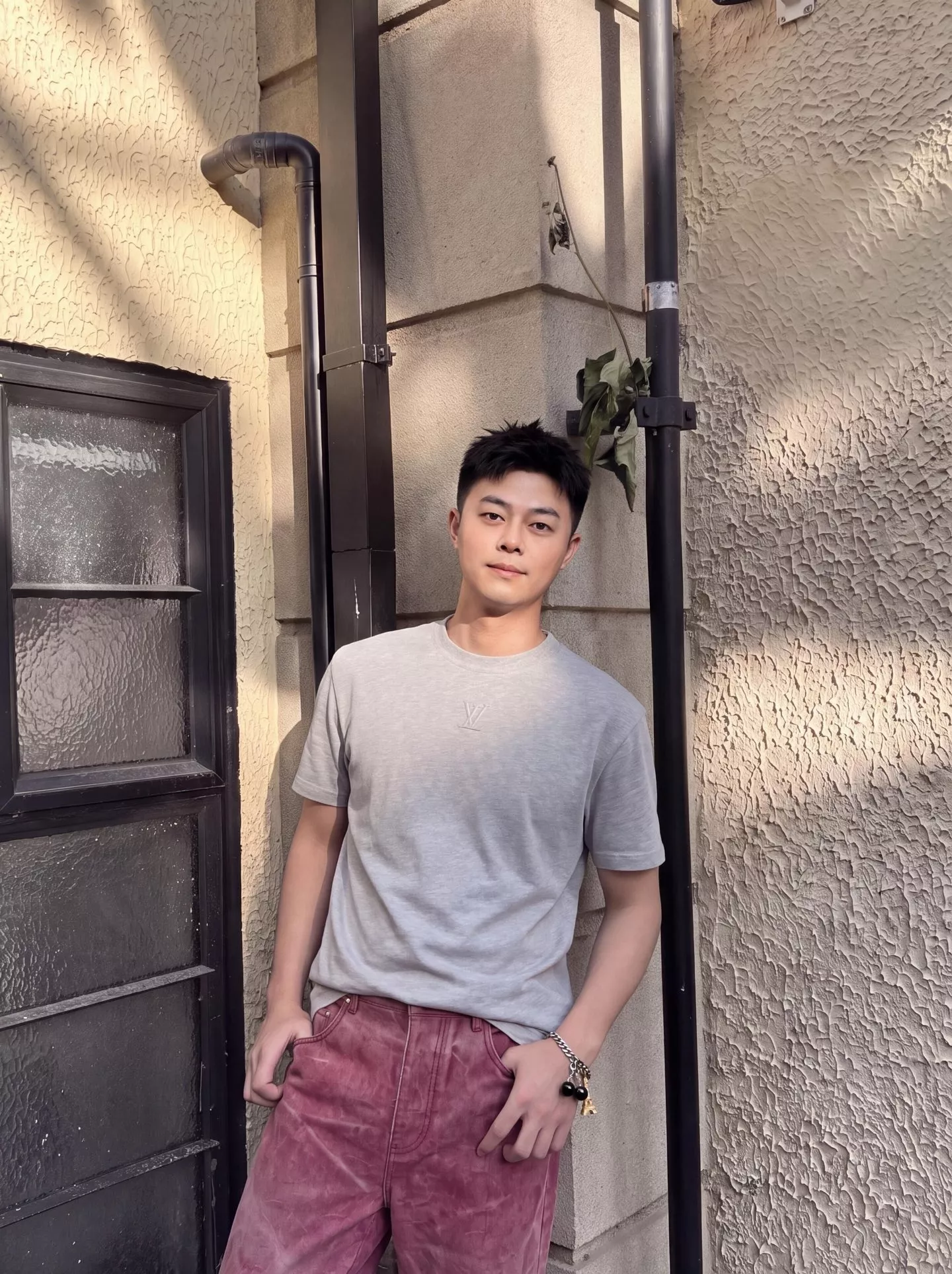 루이비통 엠보 로고 압문 반소매 티셔츠 상세 이미지 14