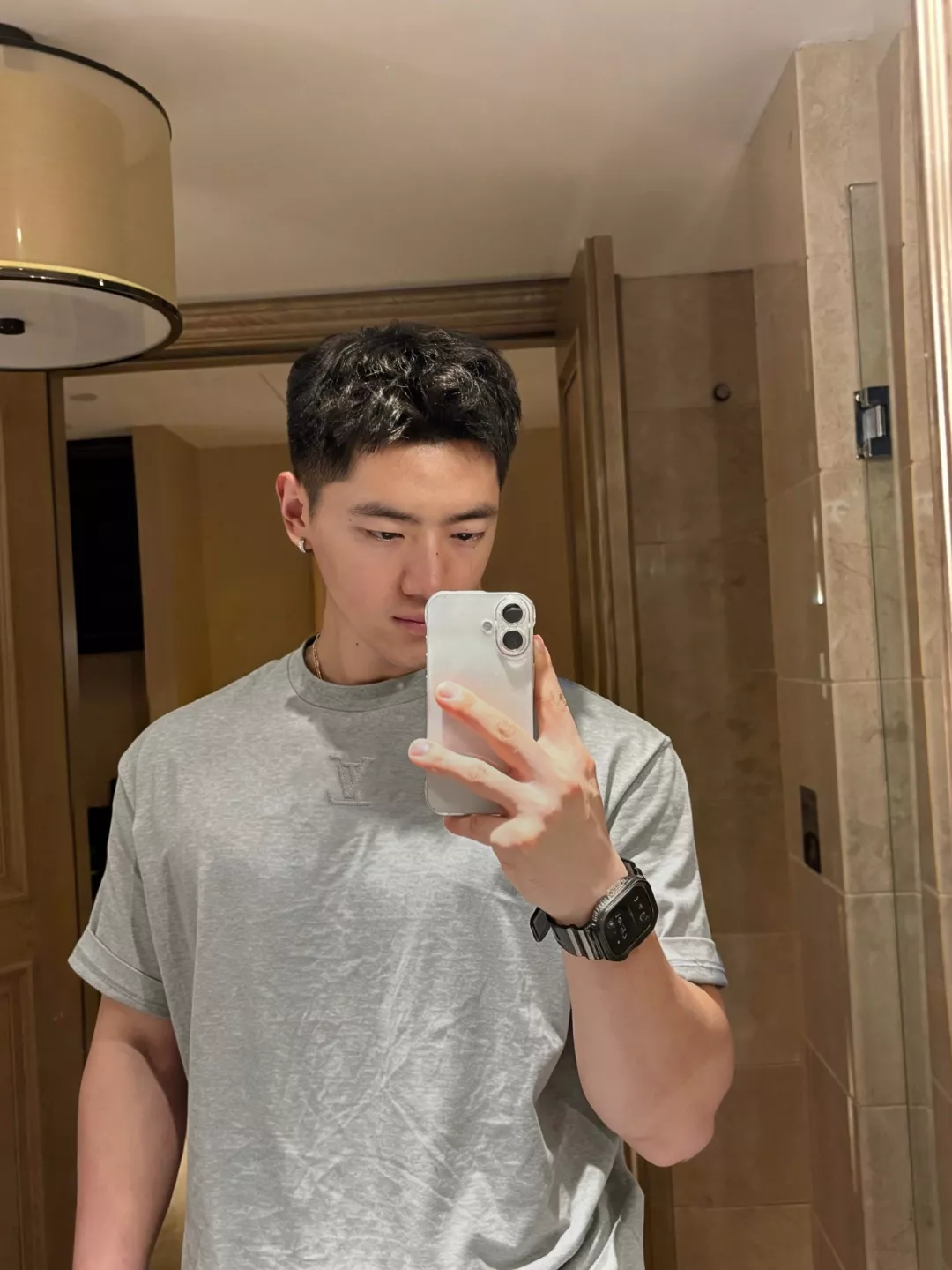 루이비통 엠보 로고 압문 반소매 티셔츠 상세 이미지 12