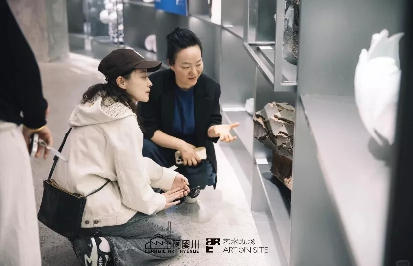 디올 오버사이즈 후드 버튼 재킷 상세 이미지 21