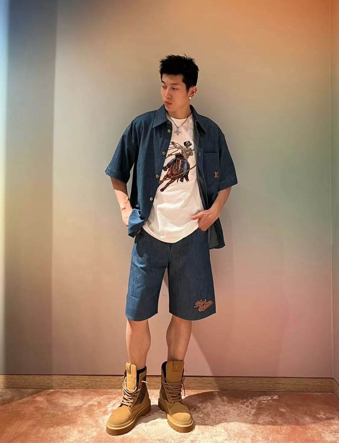 루이비통 웨스턴 카우보이 자수 루즈핏 반소매 티셔츠 상세 이미지 15